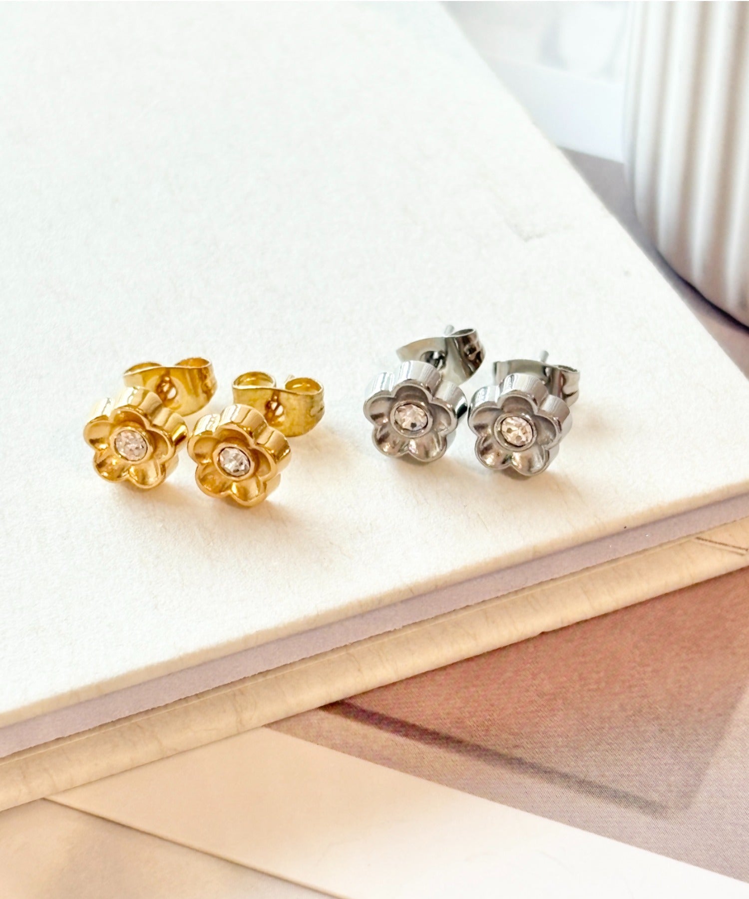 ciite' シーテ ピアス(両耳用) 【 金属アレルギー対応 】フラワービジュー ミニピアス サージカルステンレス(両耳用)