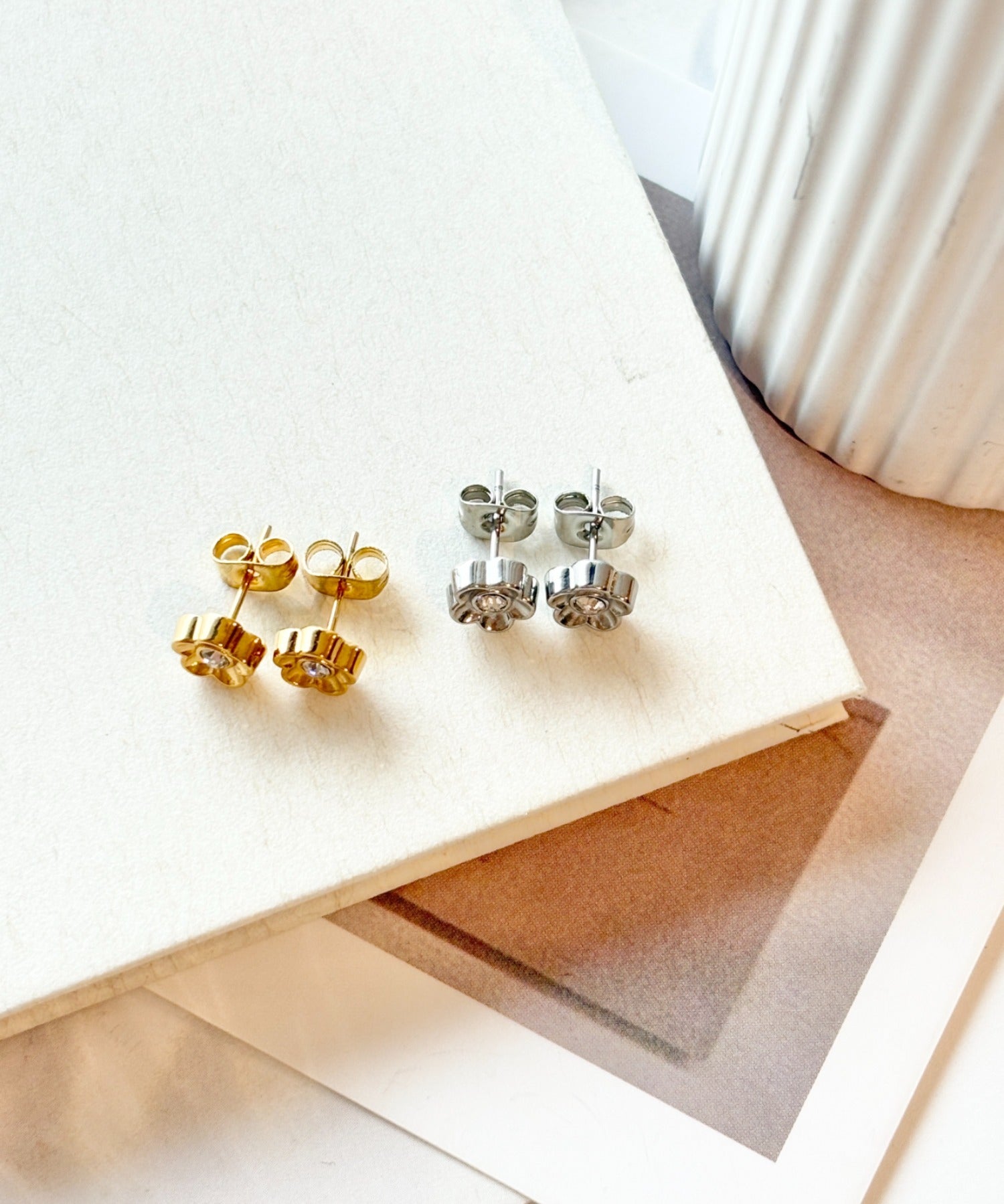 ciite' シーテ ピアス(両耳用) 【 金属アレルギー対応 】フラワービジュー ミニピアス サージカルステンレス(両耳用)