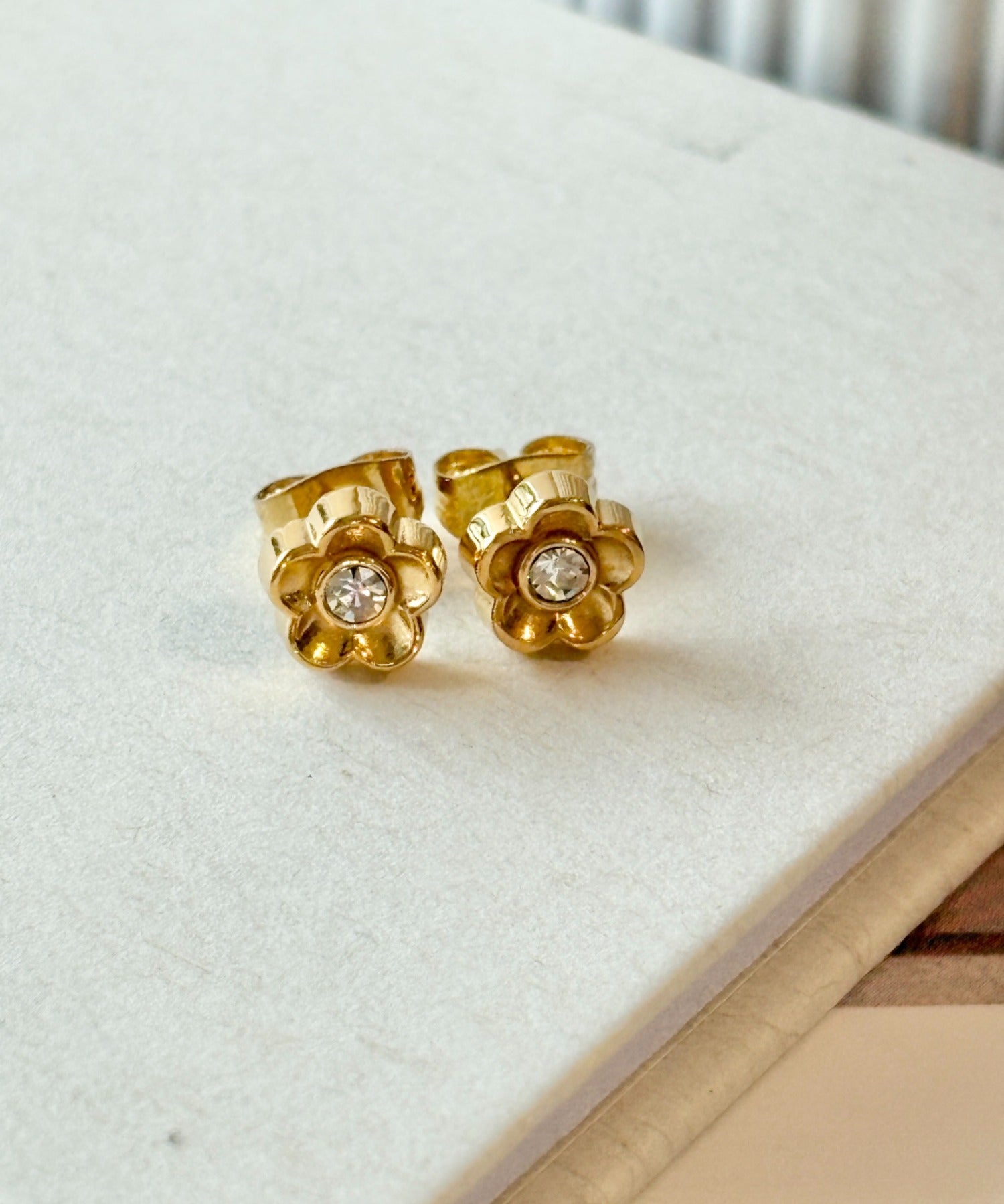 ciite' シーテ ピアス(両耳用) 【 金属アレルギー対応 】フラワービジュー ミニピアス サージカルステンレス(両耳用)