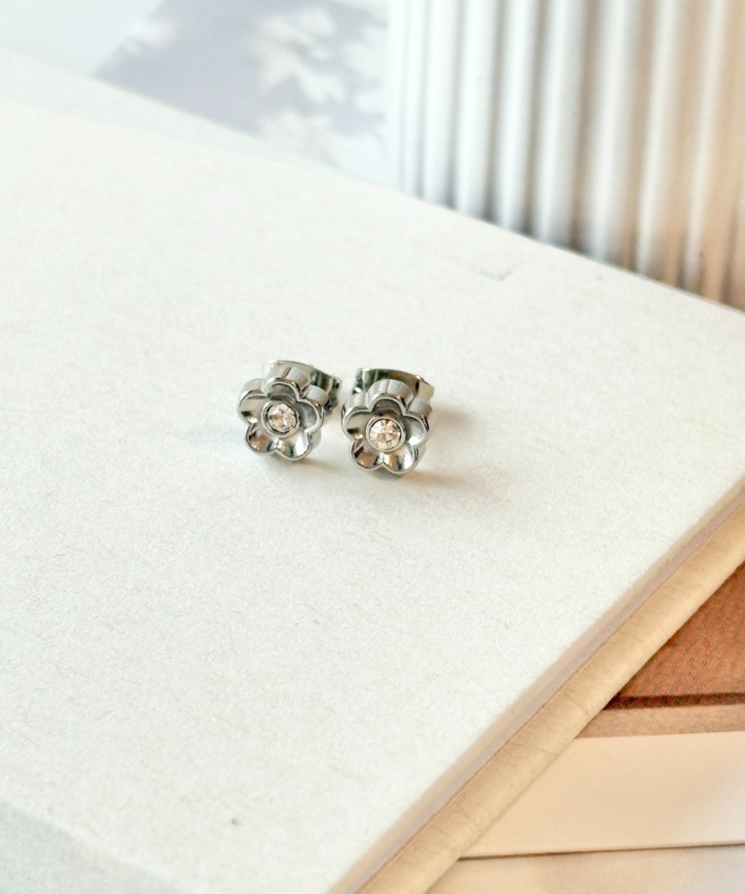 ciite' シーテ ピアス(両耳用) 【 金属アレルギー対応 】フラワービジュー ミニピアス サージカルステンレス(両耳用)