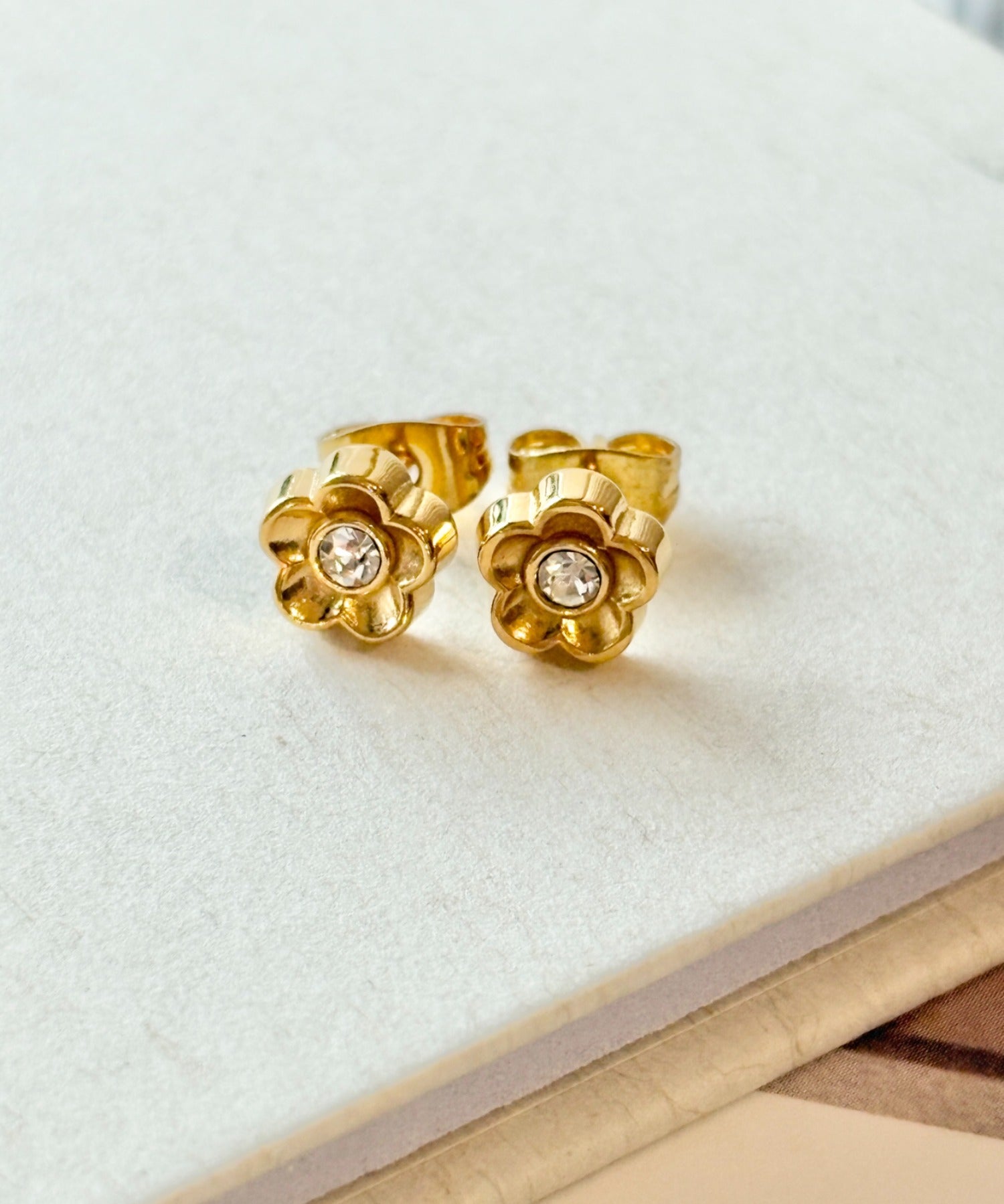 ciite' シーテ ピアス(両耳用) 【 金属アレルギー対応 】フラワービジュー ミニピアス サージカルステンレス(両耳用)