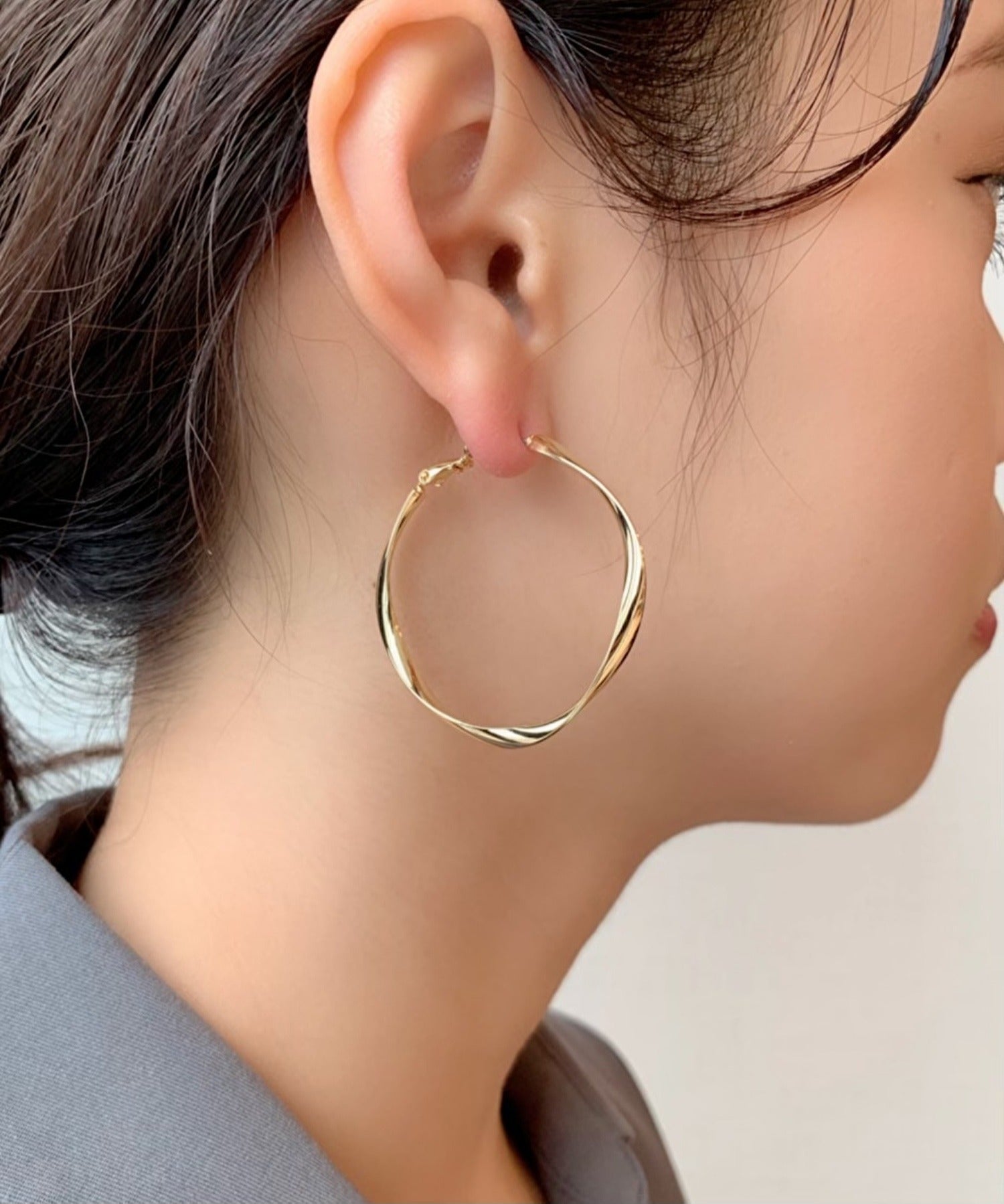ciite' シーテ ピアス(両耳用) 【 金属アレルギー対応 】大ぶり ねじれフープピアス (両耳用) サージカルステンレス