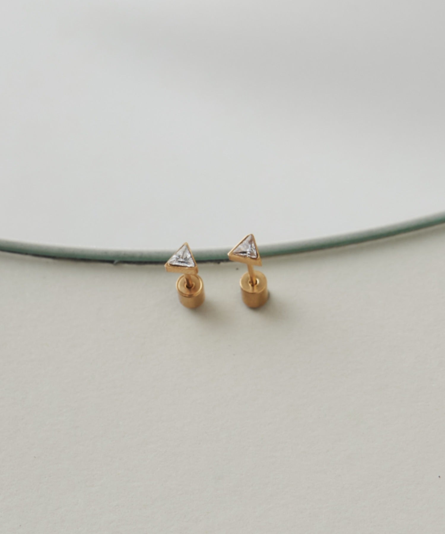 ciite' シーテ ピアス(両耳用) 【 金属アレルギー対応 】トライアングル ビジューピアス サージカルステンレス (両耳用)