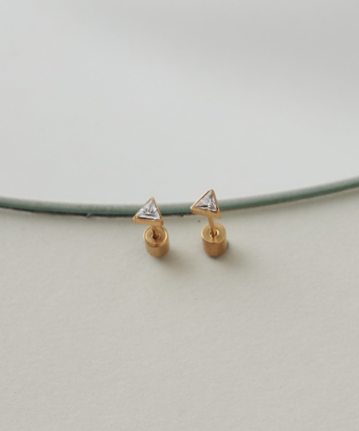 ciite' シーテ ピアス(両耳用) 【 金属アレルギー対応 】トライアングル ビジューピアス サージカルステンレス (両耳用)