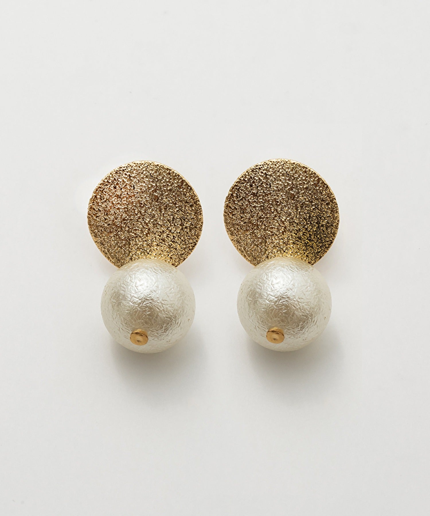 ciite' シーテ ピアス(両耳用) 梨地プレート × パールピアス (両耳用)