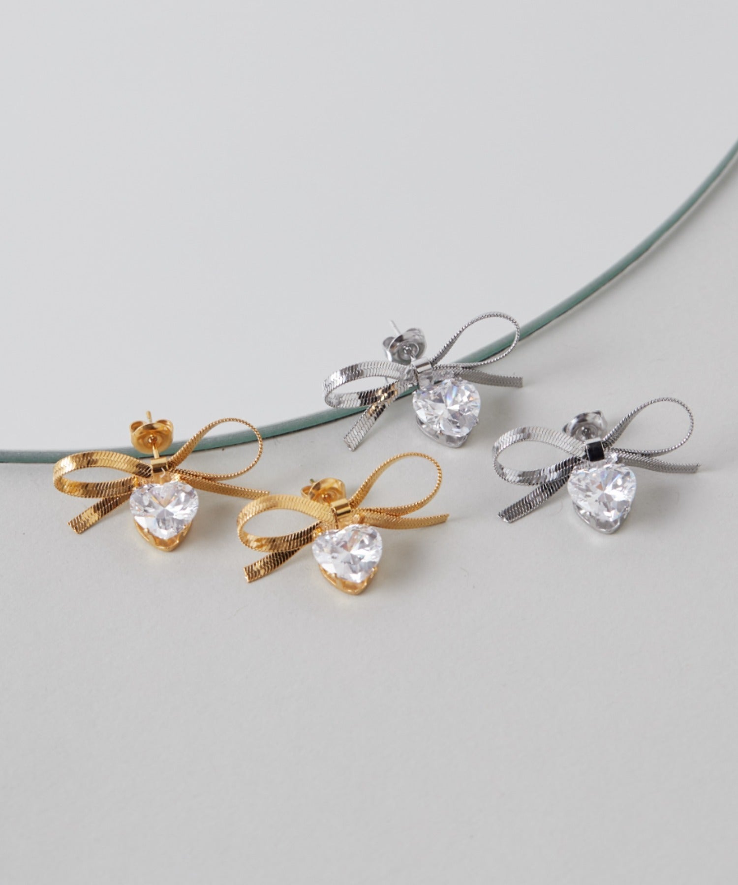 ciite' シーテ ピアス(両耳用) 【 金属アレルギー対応 】 ビジューリボンピアス サージカルステンレス (両耳用)