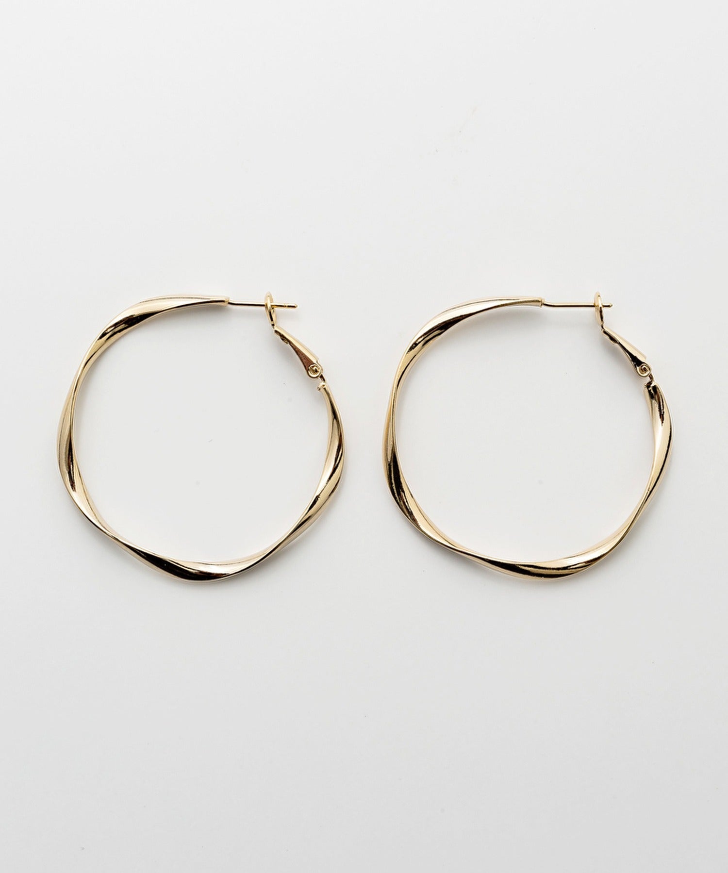 ciite' シーテ ピアス（両耳用） 【 金属アレルギー対応 】大ぶり ねじれフープピアス (両耳用) サージカルステンレス