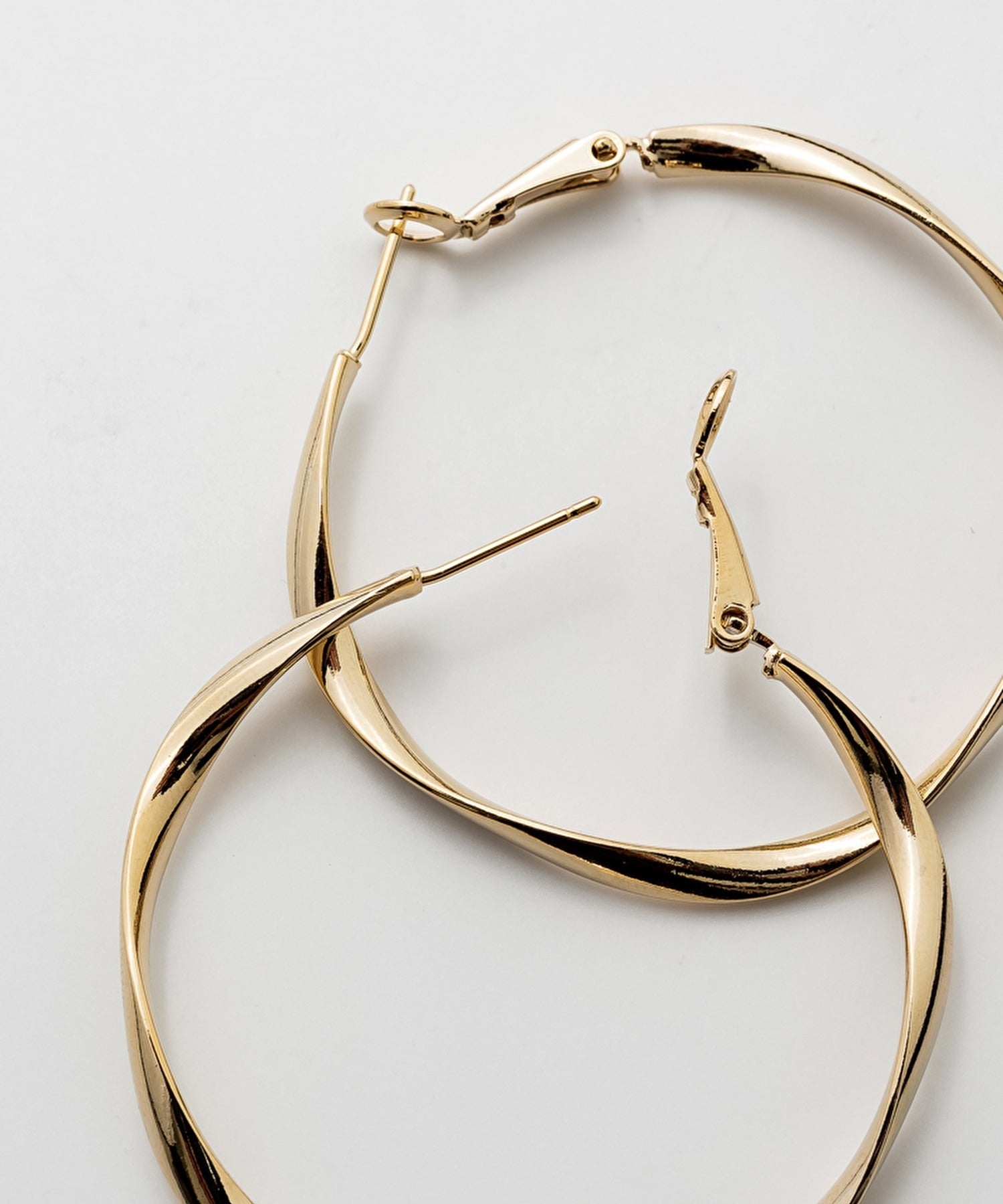 ciite' シーテ ピアス（両耳用） 【 金属アレルギー対応 】大ぶり ねじれフープピアス (両耳用) サージカルステンレス