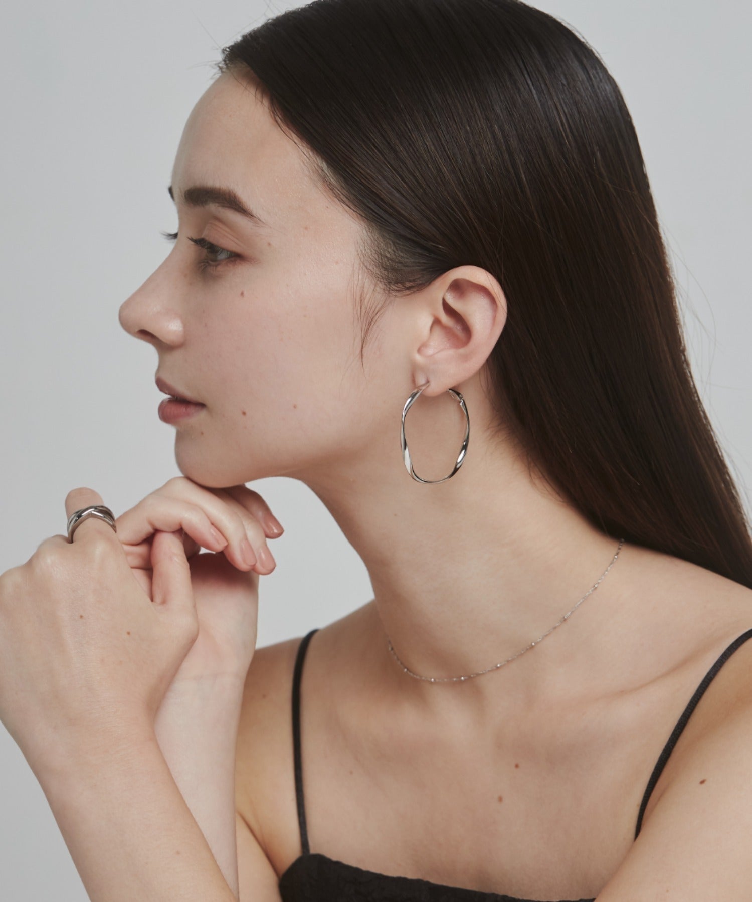 ciite' シーテ ピアス（両耳用） 【 金属アレルギー対応 】大ぶり ねじれフープピアス (両耳用) サージカルステンレス