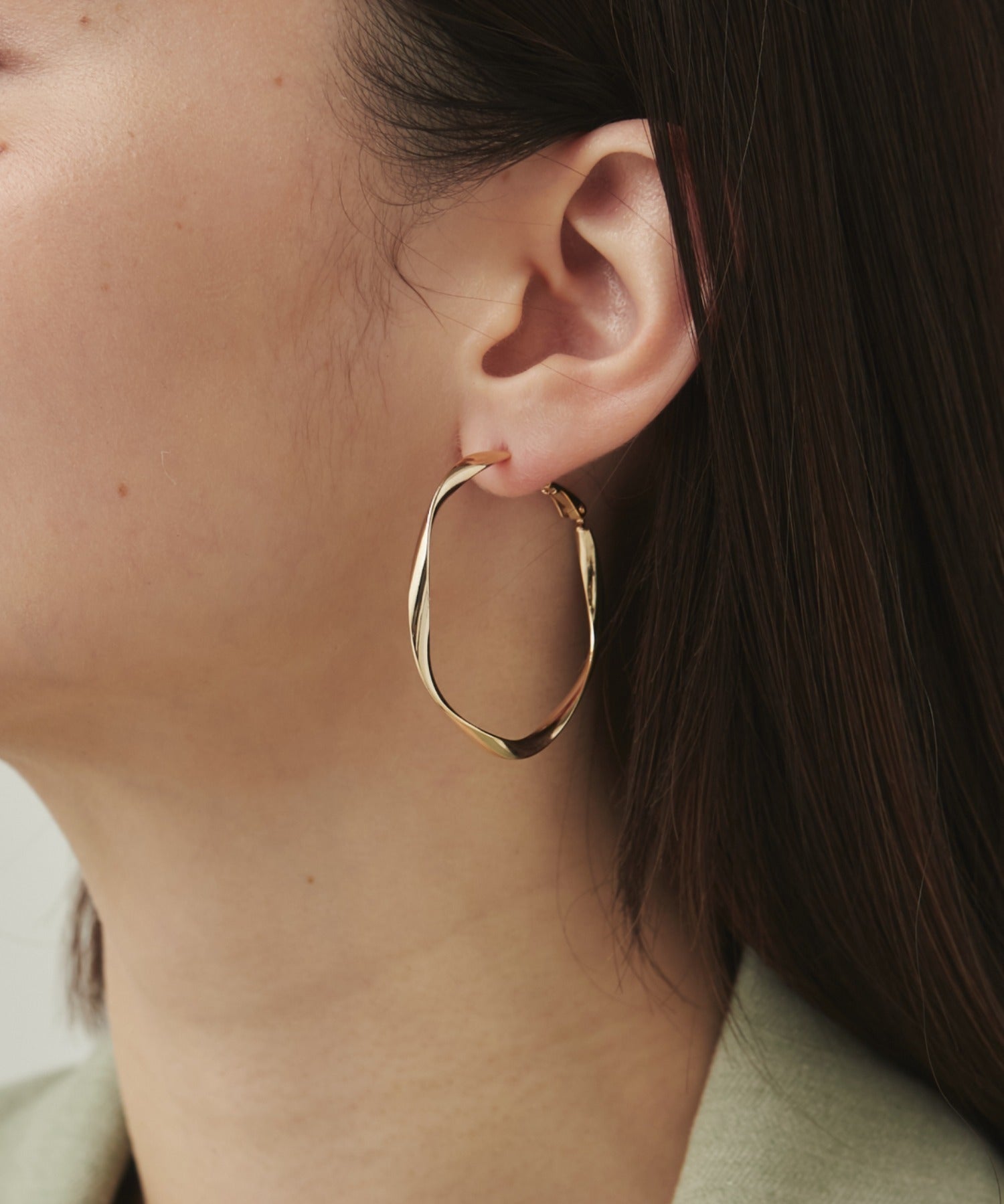 ciite' シーテ ピアス（両耳用） 【 金属アレルギー対応 】大ぶり ねじれフープピアス (両耳用) サージカルステンレス