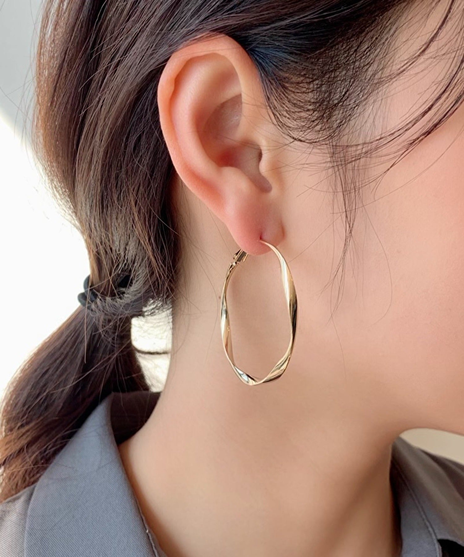 ciite' シーテ ピアス（両耳用） 【 金属アレルギー対応 】大ぶり ねじれフープピアス (両耳用) サージカルステンレス