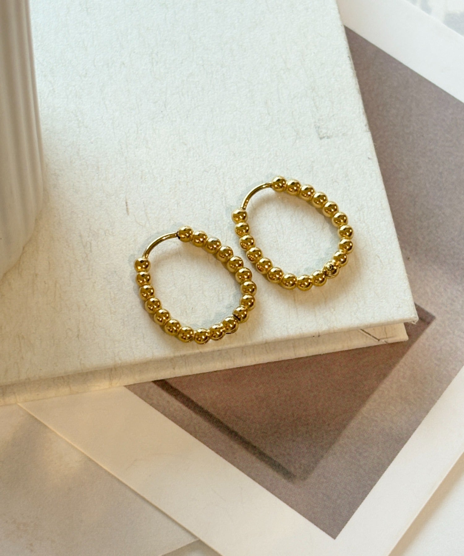 ciite' シーテ ピアス（両耳用） 【 金属アレルギー対応 】ボールモチーフ フープピアス サージカルステンレス（両耳用）