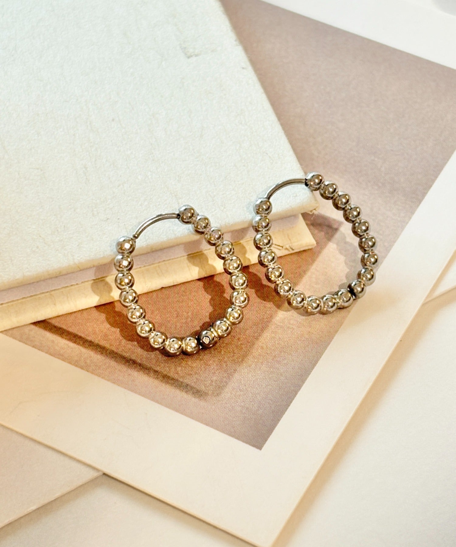 ciite' シーテ ピアス（両耳用） 【 金属アレルギー対応 】ボールモチーフ フープピアス サージカルステンレス（両耳用）