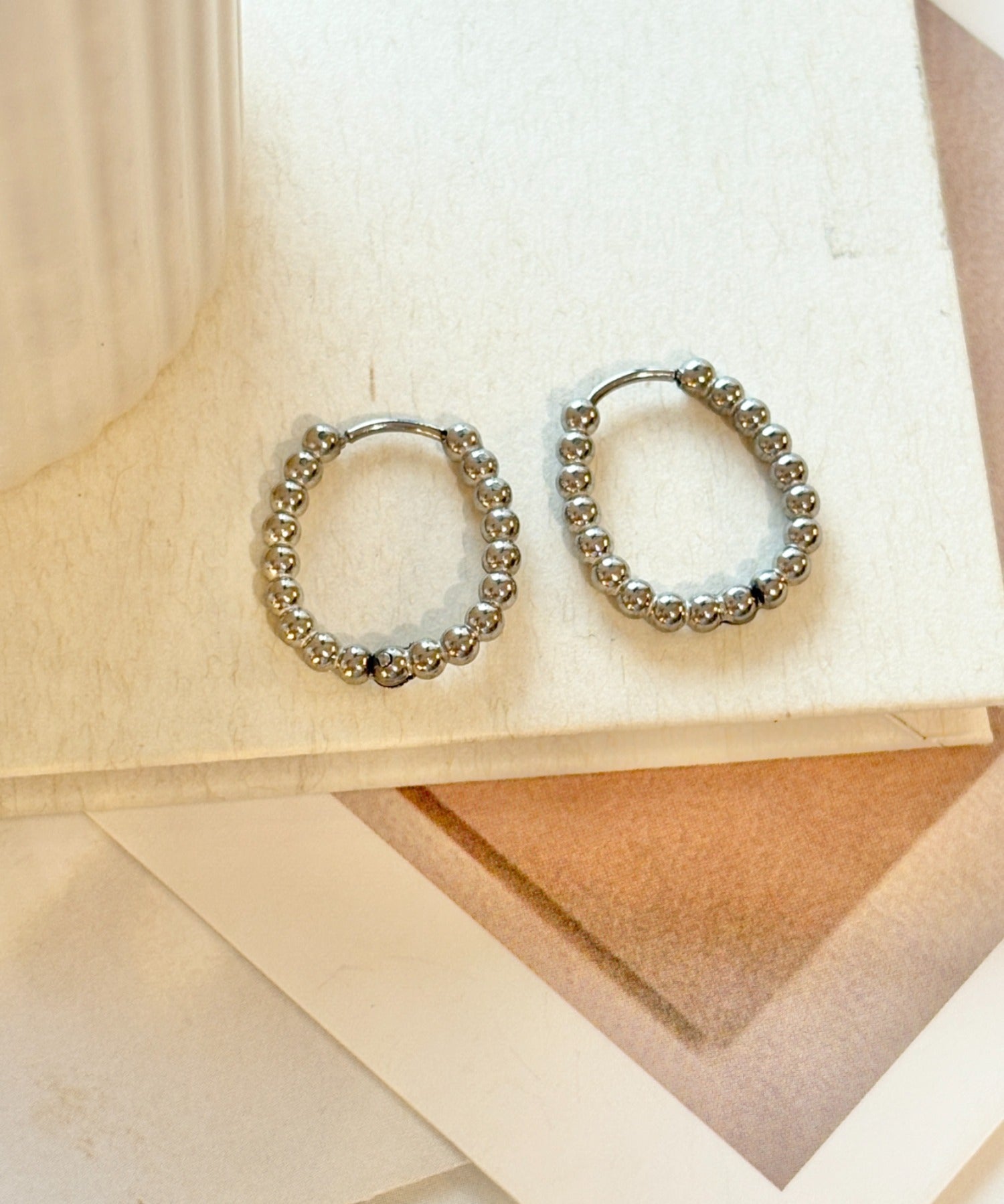 ciite' シーテ ピアス（両耳用） 【 金属アレルギー対応 】ボールモチーフ フープピアス サージカルステンレス（両耳用）