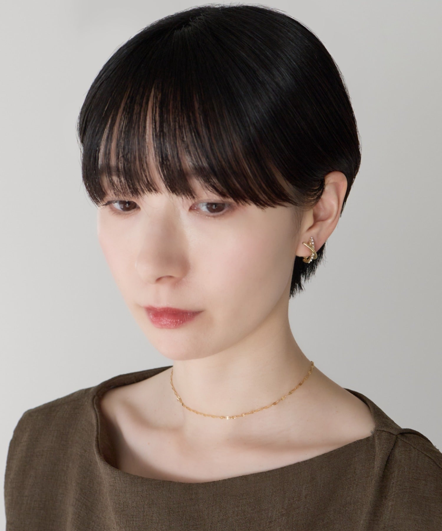 ciite' シーテ イヤリング シリコン付 クロスビジューデザイン イヤリング