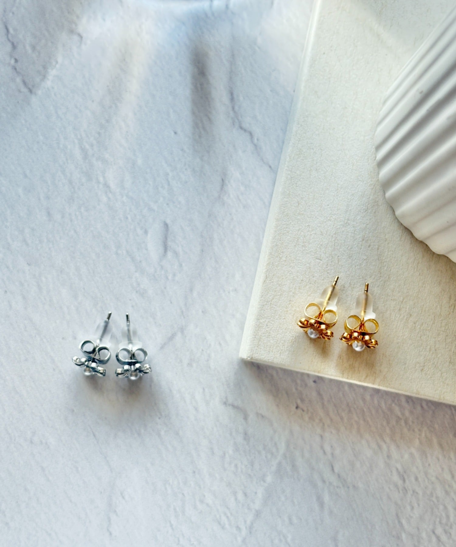 ciite' シーテ ピアス（両耳用） 【 金属アレルギー対応 】 ミニフラワー パールピアス サージカルステンレス（両耳用）