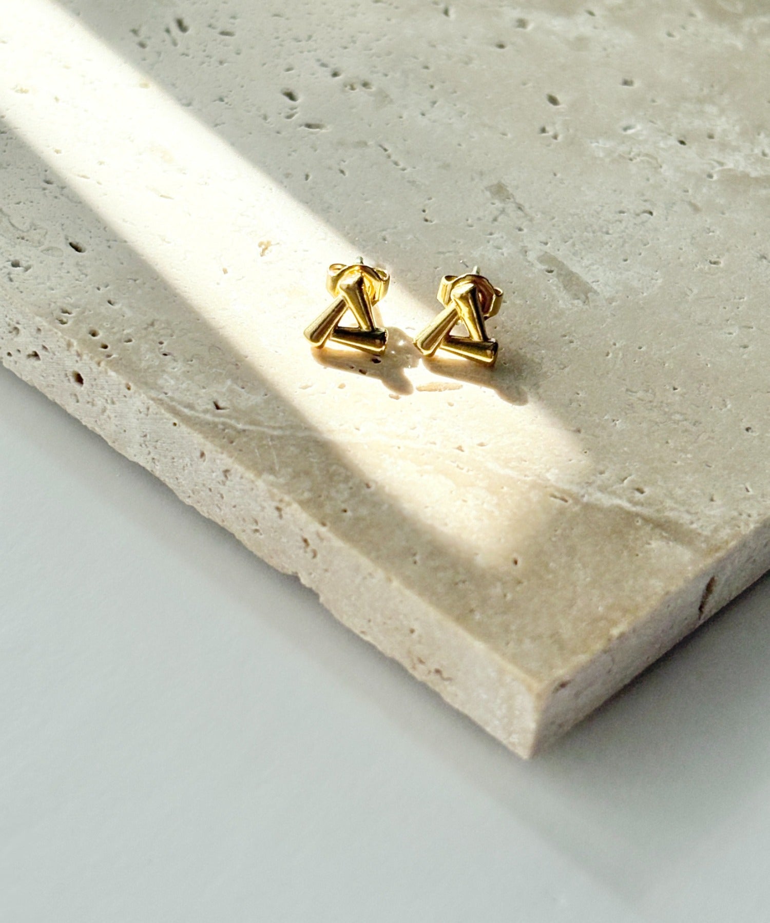 ciite' シーテ ピアス（両耳用） 【金属アレルギー対応】トライアングルピアス