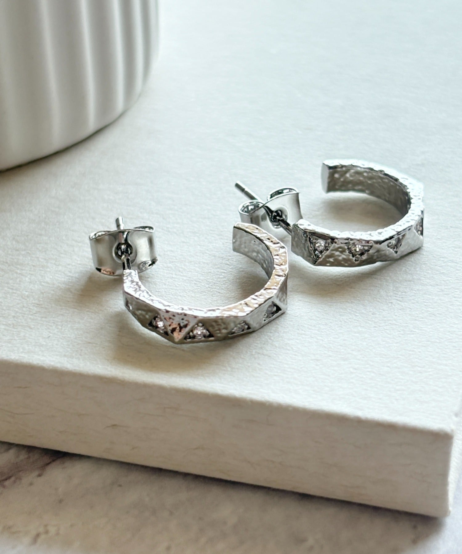 ciite' シーテ ピアス（両耳用） トライアングル ビジューピアス（両耳用）