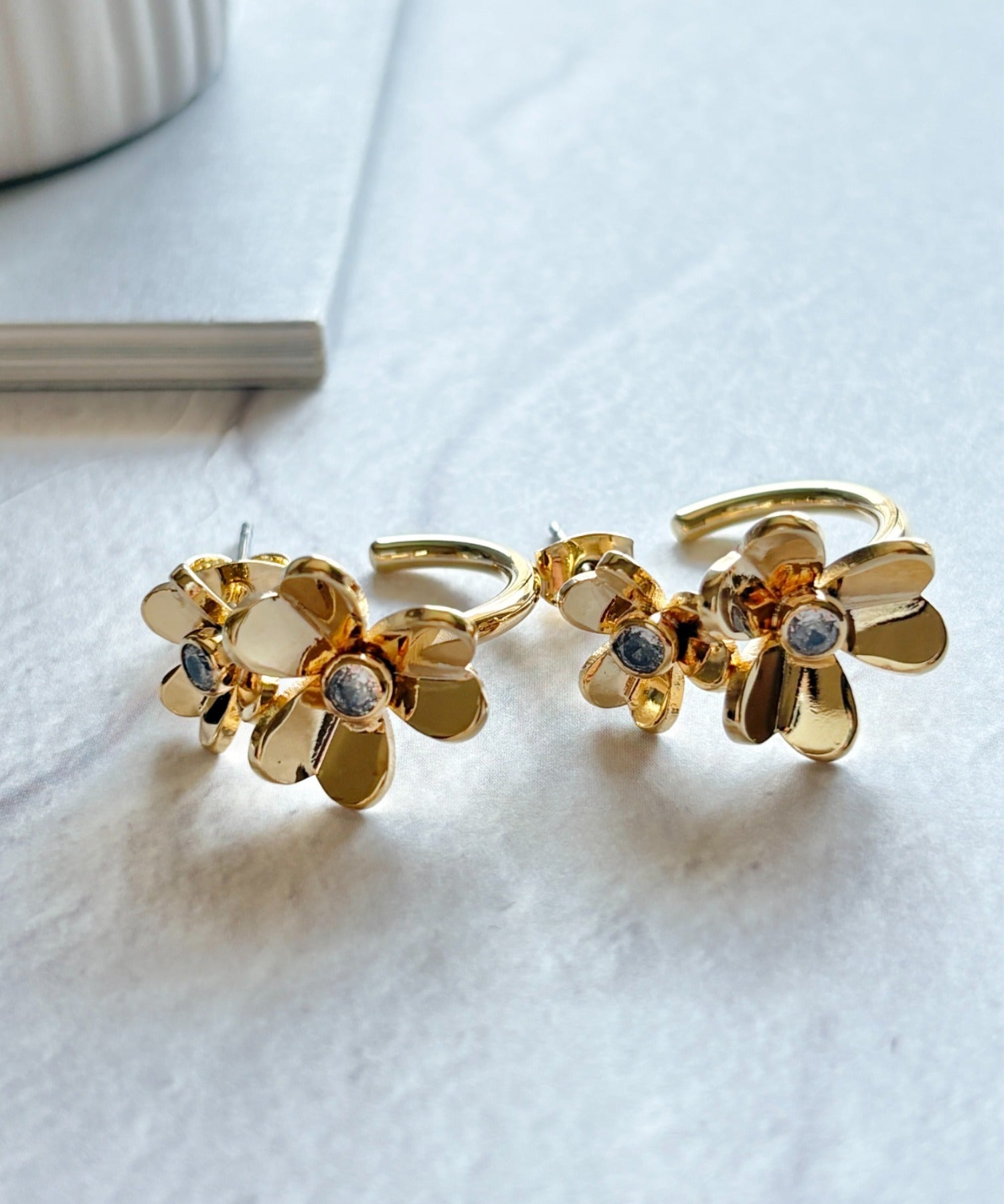 ciite' シーテ ピアス（両耳用） フラワービジュー フープピアス（両耳用）