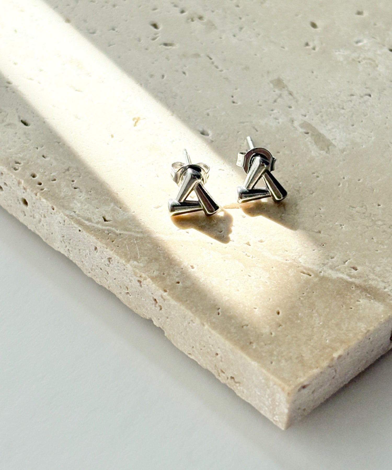 ciite' シーテ ピアス（両耳用） 【金属アレルギー対応】トライアングルピアス