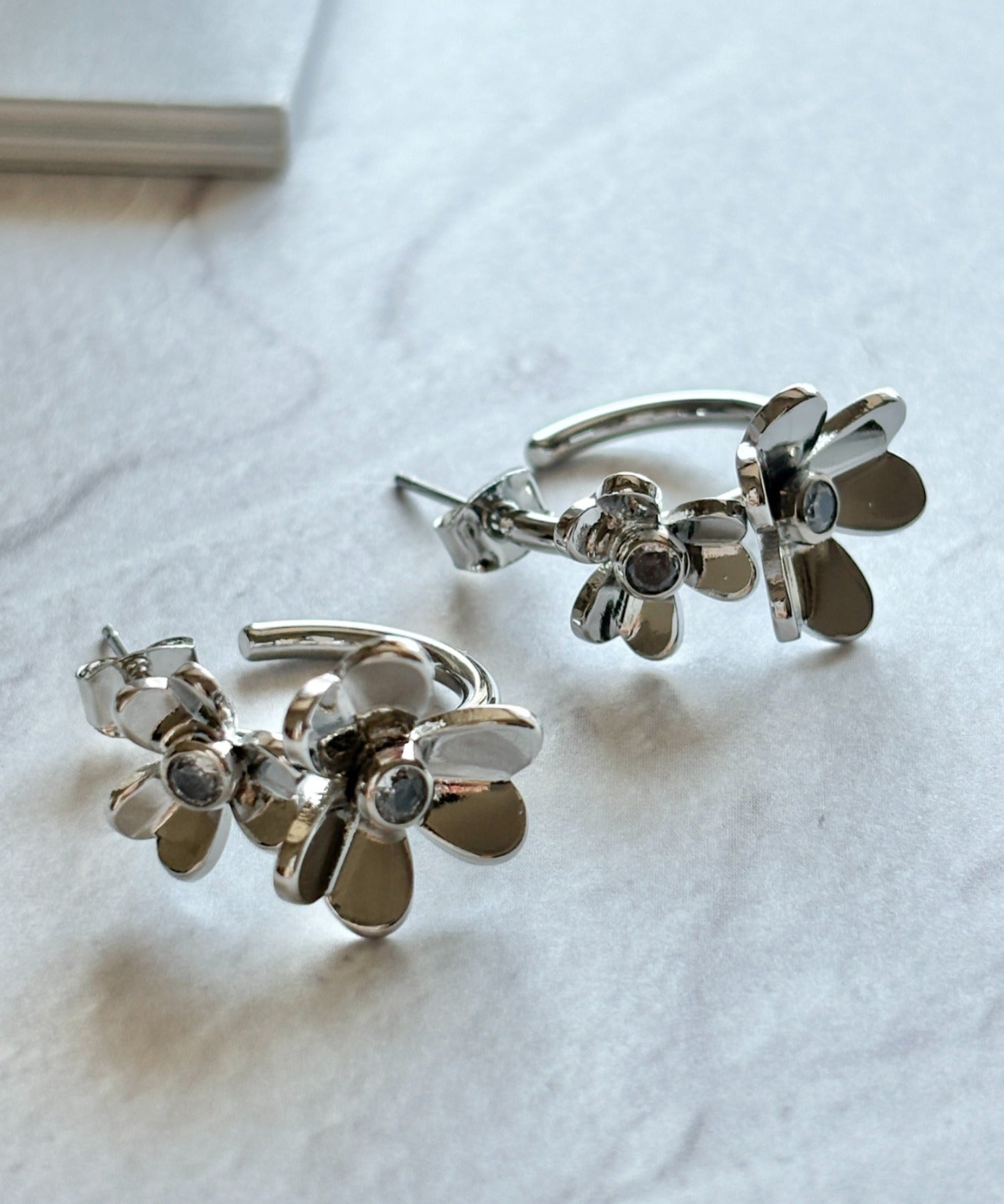 ciite' シーテ ピアス（両耳用） フラワービジュー フープピアス（両耳用）