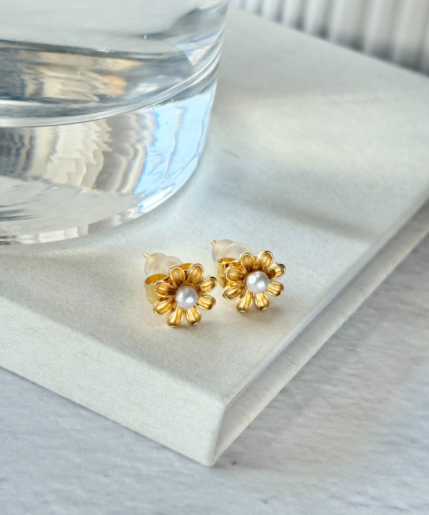 ciite' シーテ ピアス（両耳用） 【 金属アレルギー対応 】 ミニフラワー パールピアス サージカルステンレス（両耳用）