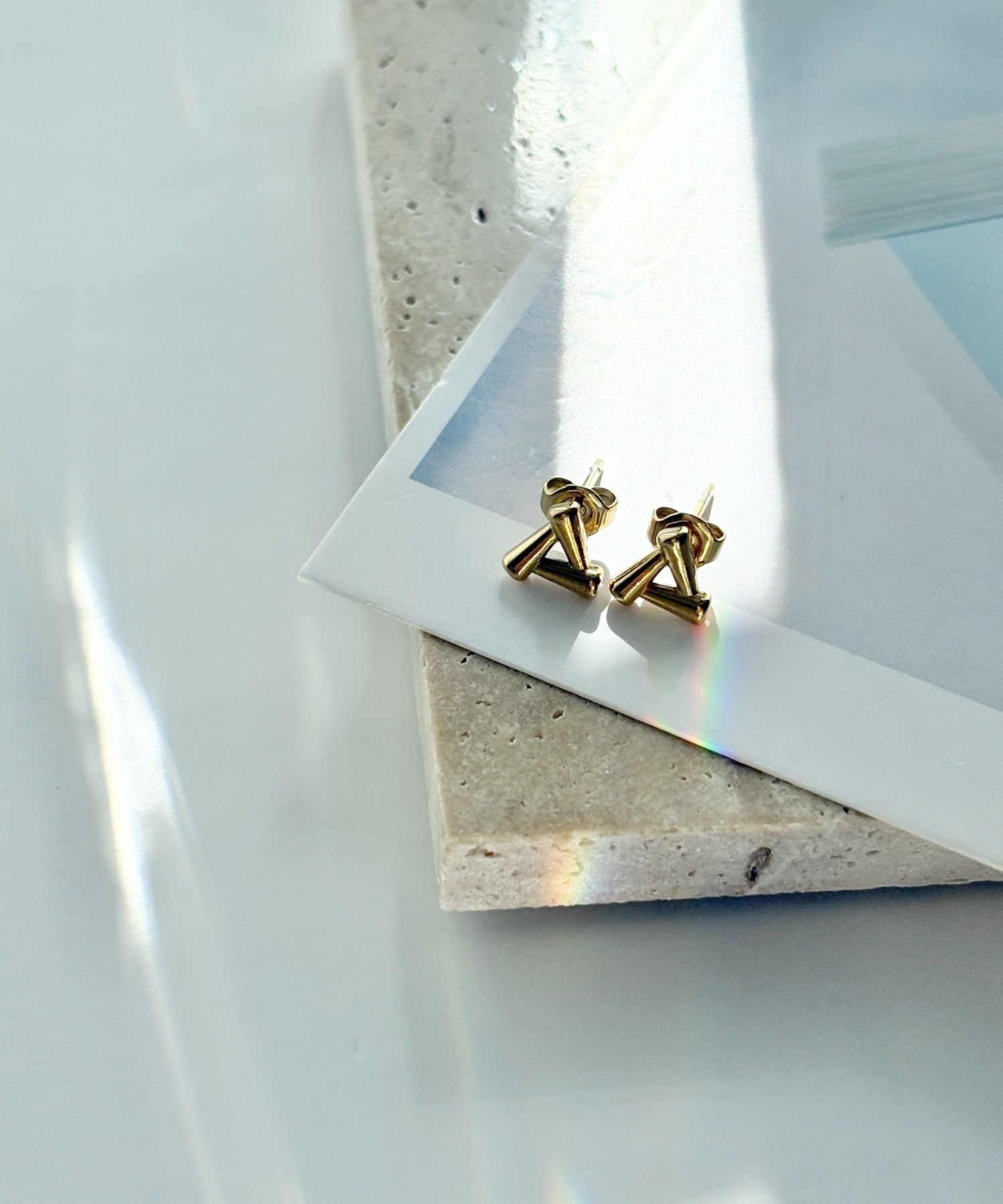 ciite' シーテ ピアス（両耳用） 【金属アレルギー対応】トライアングルピアス