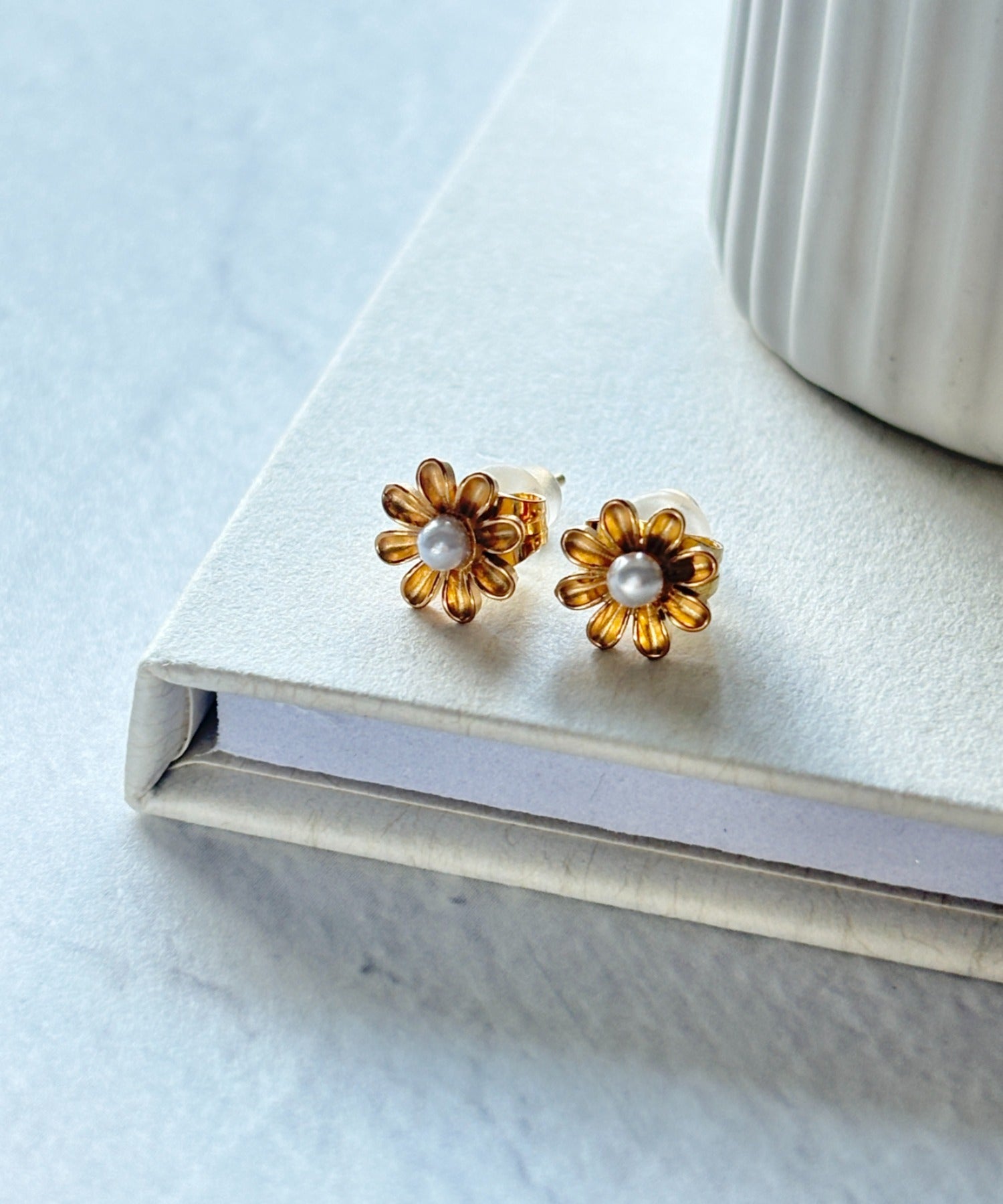 ciite' シーテ ピアス（両耳用） 【 金属アレルギー対応 】 ミニフラワー パールピアス サージカルステンレス（両耳用）