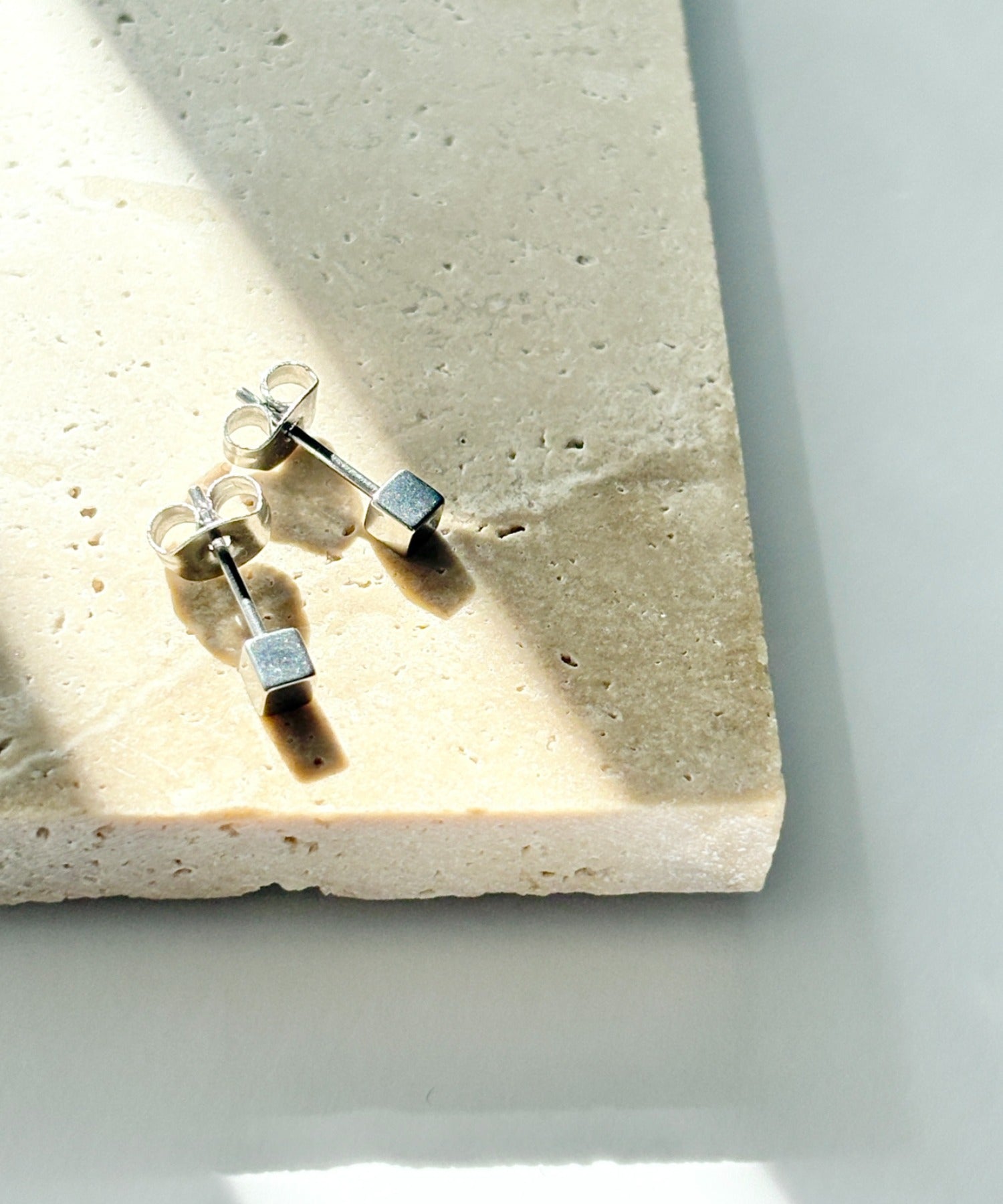 ciite' シーテ ピアス（両耳用） 【金属アレルギー対応】シンプルスクエア ピアス
