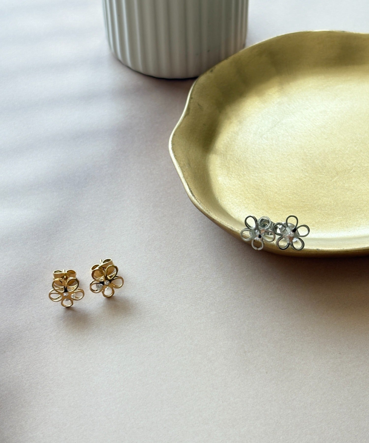 ciite' シーテ ピアス（両耳用） 【 金属アレルギー対応 】フラワービジューピアス サージカルステンレス（両耳用）