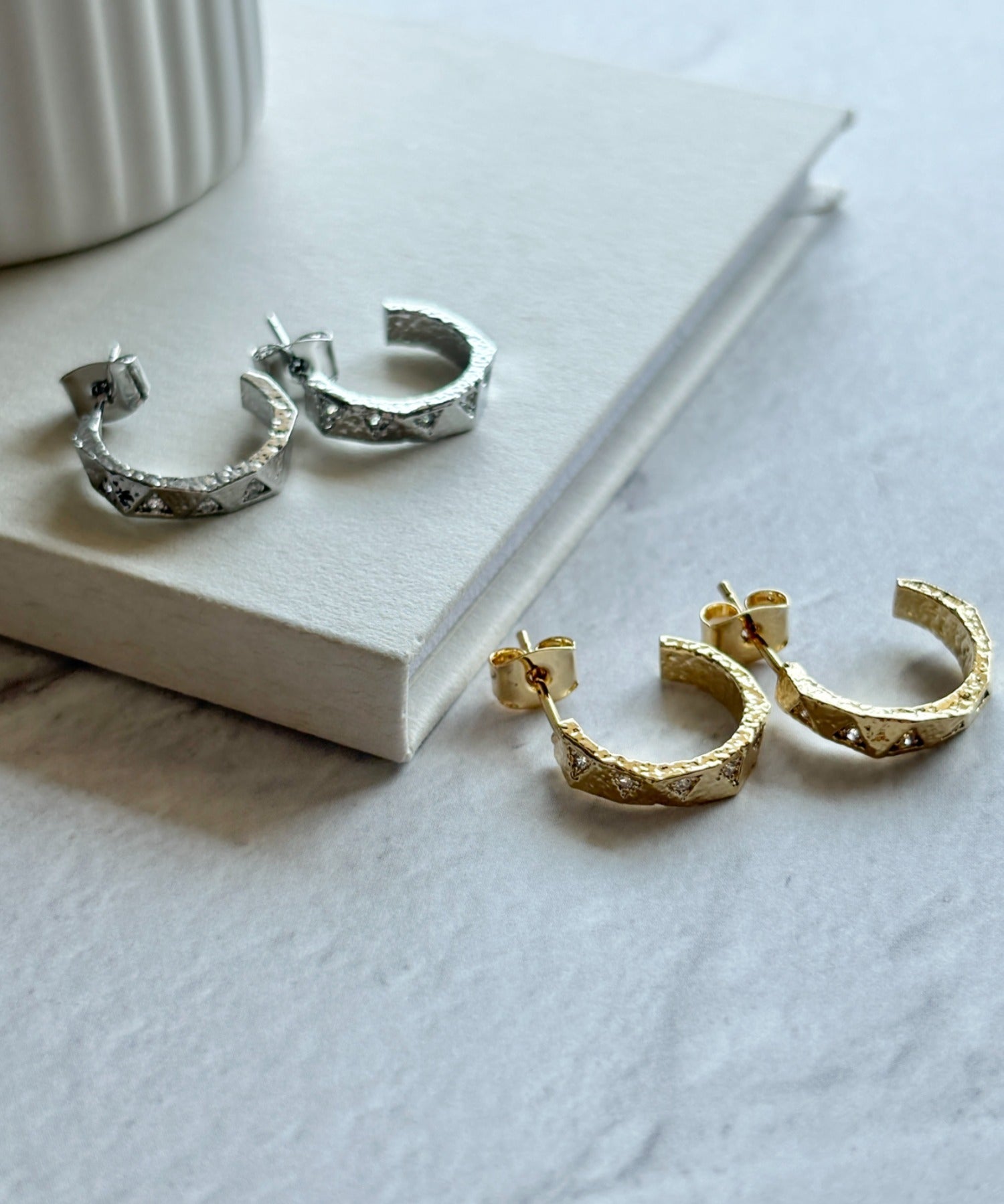 ciite' シーテ ピアス（両耳用） トライアングル ビジューピアス（両耳用）