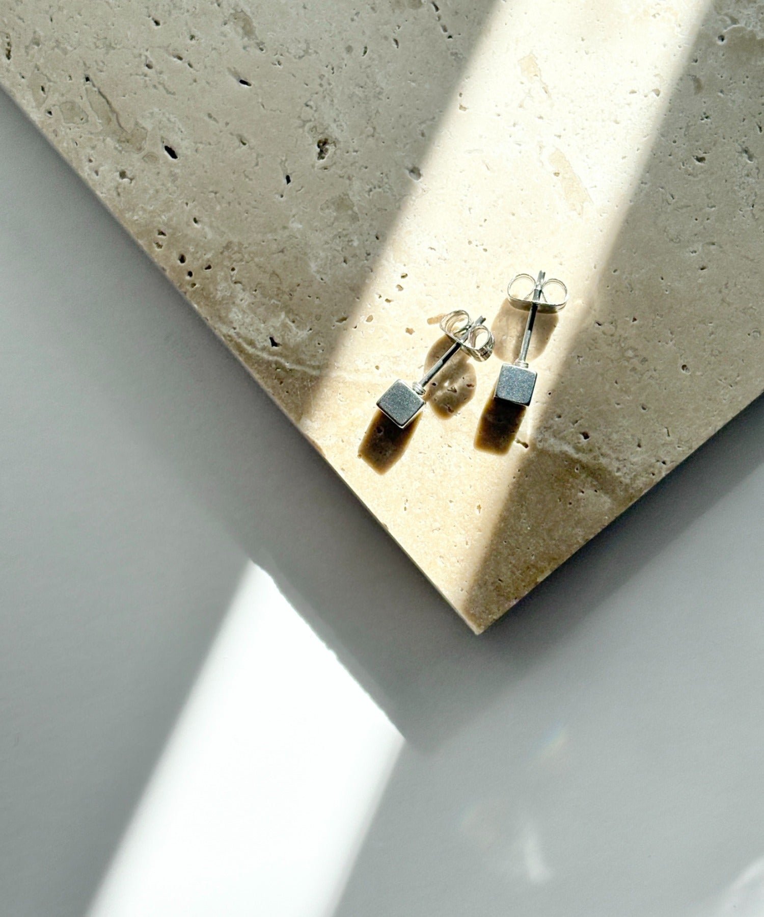 ciite' シーテ ピアス（両耳用） 【金属アレルギー対応】シンプルスクエア ピアス