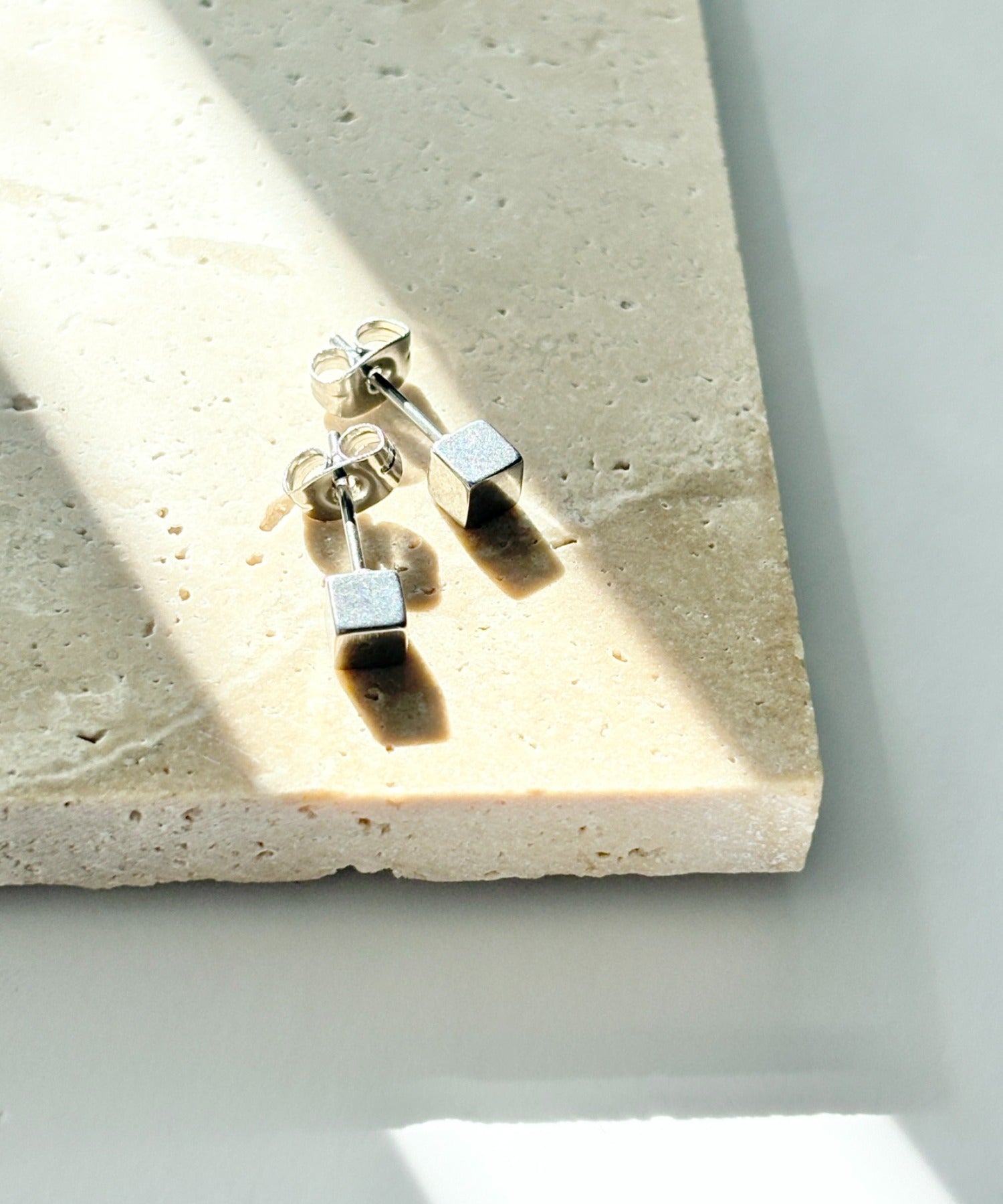ciite' シーテ ピアス（両耳用） 【金属アレルギー対応】シンプルスクエア ピアス