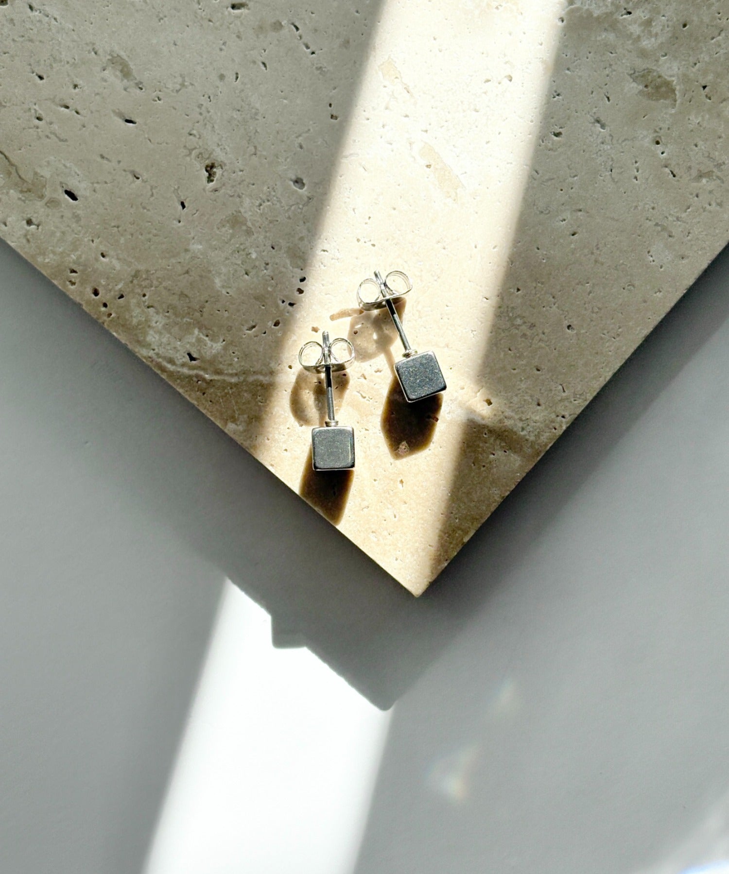 ciite' シーテ ピアス（両耳用） 【金属アレルギー対応】シンプルスクエア ピアス