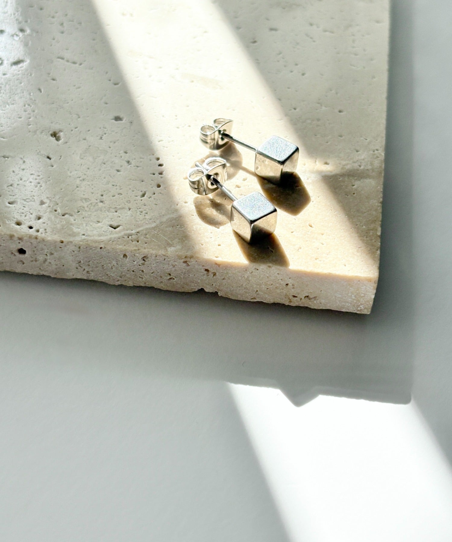 ciite' シーテ ピアス（両耳用） 【金属アレルギー対応】シンプルスクエア ピアス