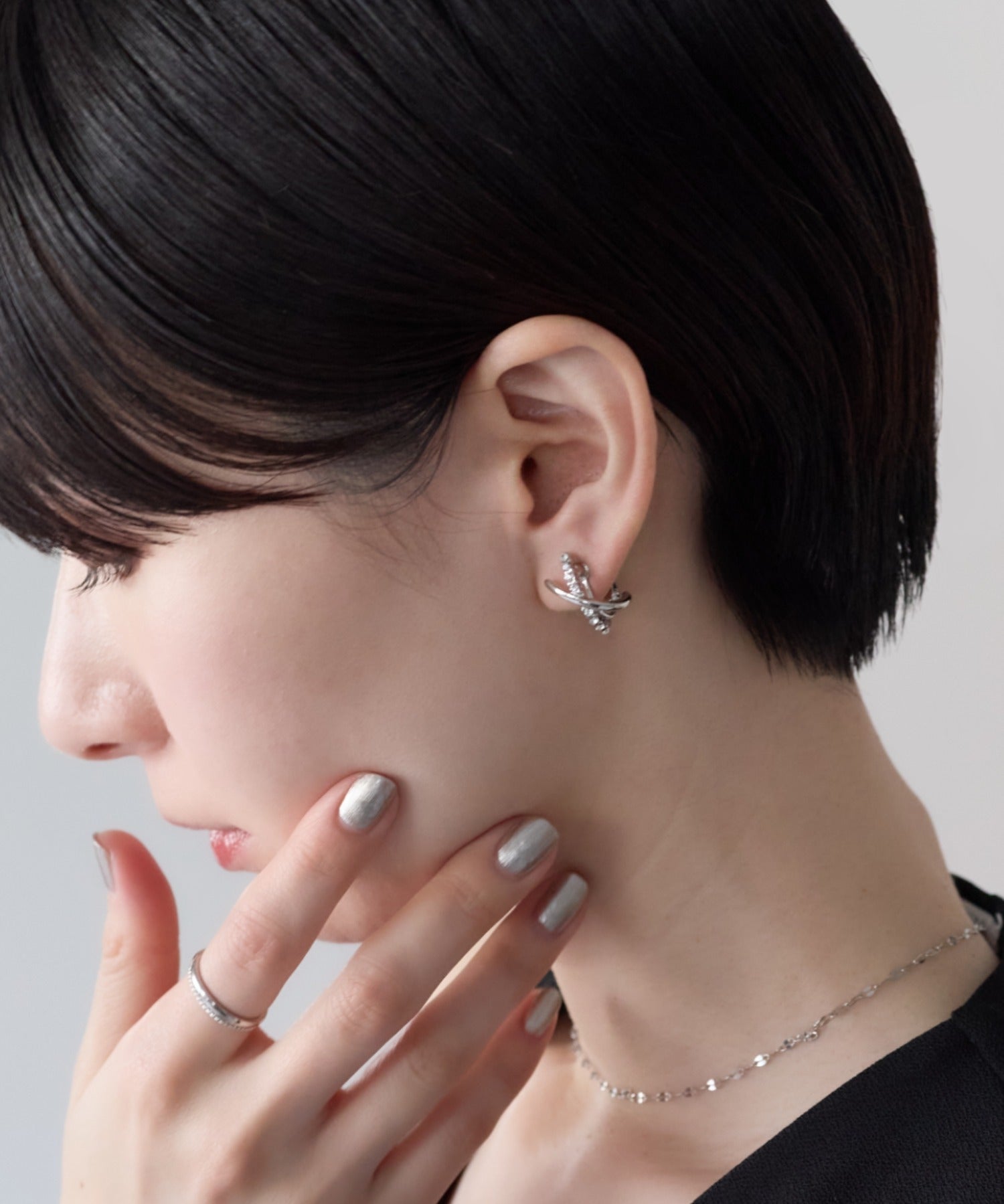 ciite' シーテ イヤリング シリコン付 クロスビジューデザイン イヤリング