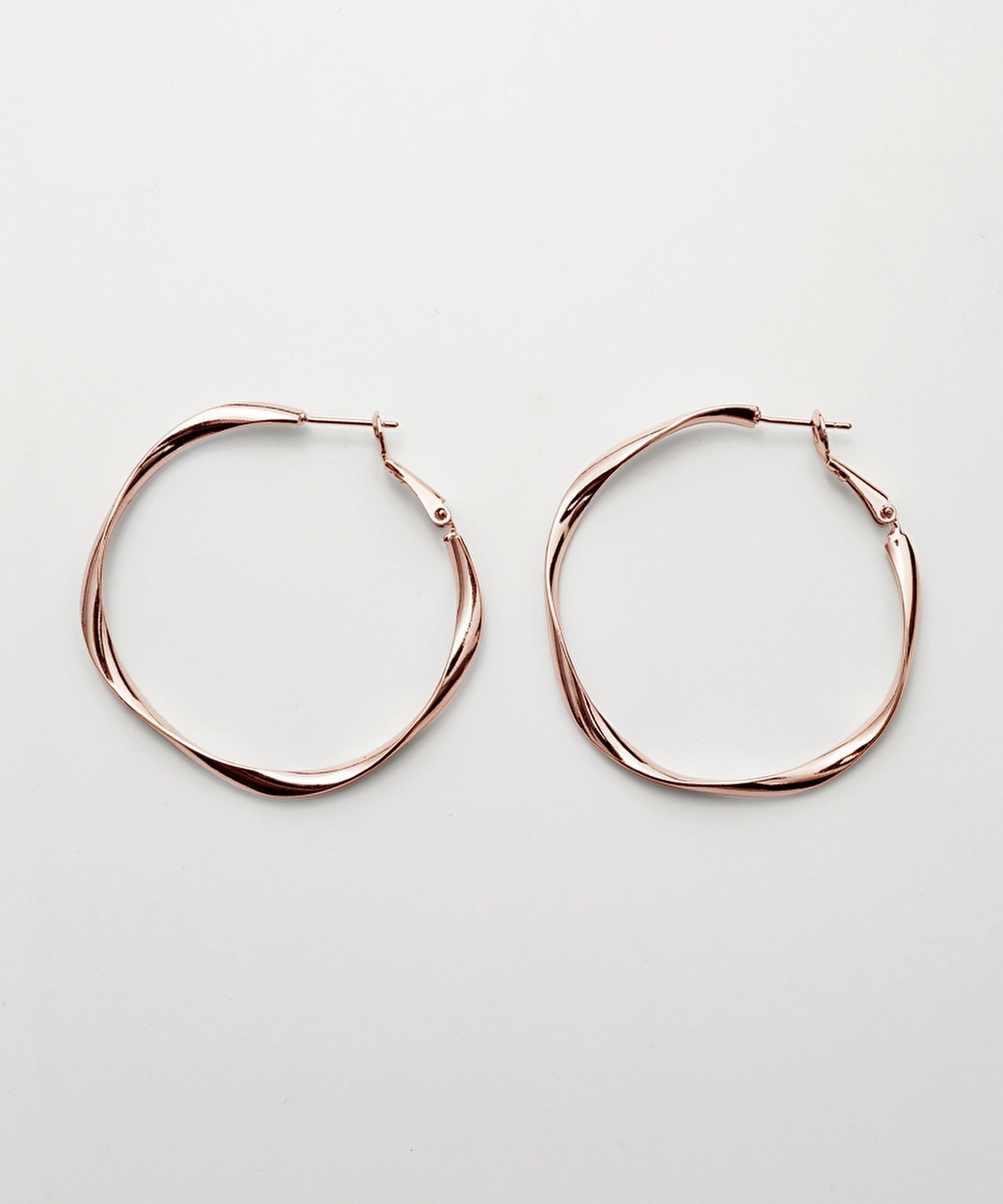 ciite' シーテ ピアス（両耳用） 【 金属アレルギー対応 】大ぶり ねじれフープピアス (両耳用) サージカルステンレス