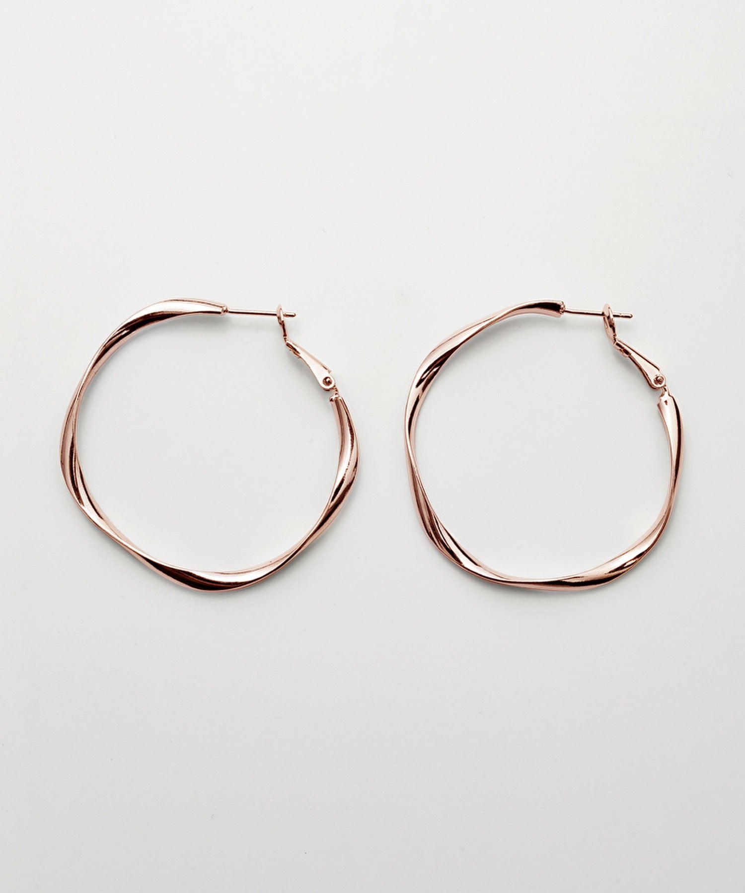 ciite' シーテ ピアス（両耳用） 大ぶり ねじれフープピアス (両耳用)