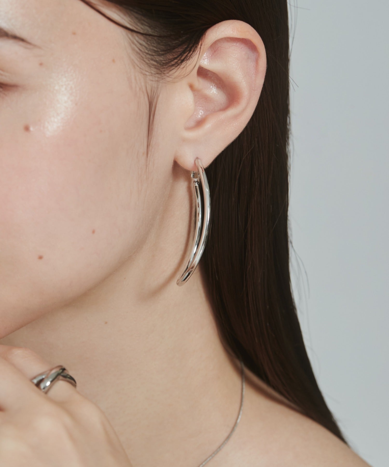 ciite' シーテ ピアス（両耳用） 大ぶり立体オーバルフープピアス (両耳用)