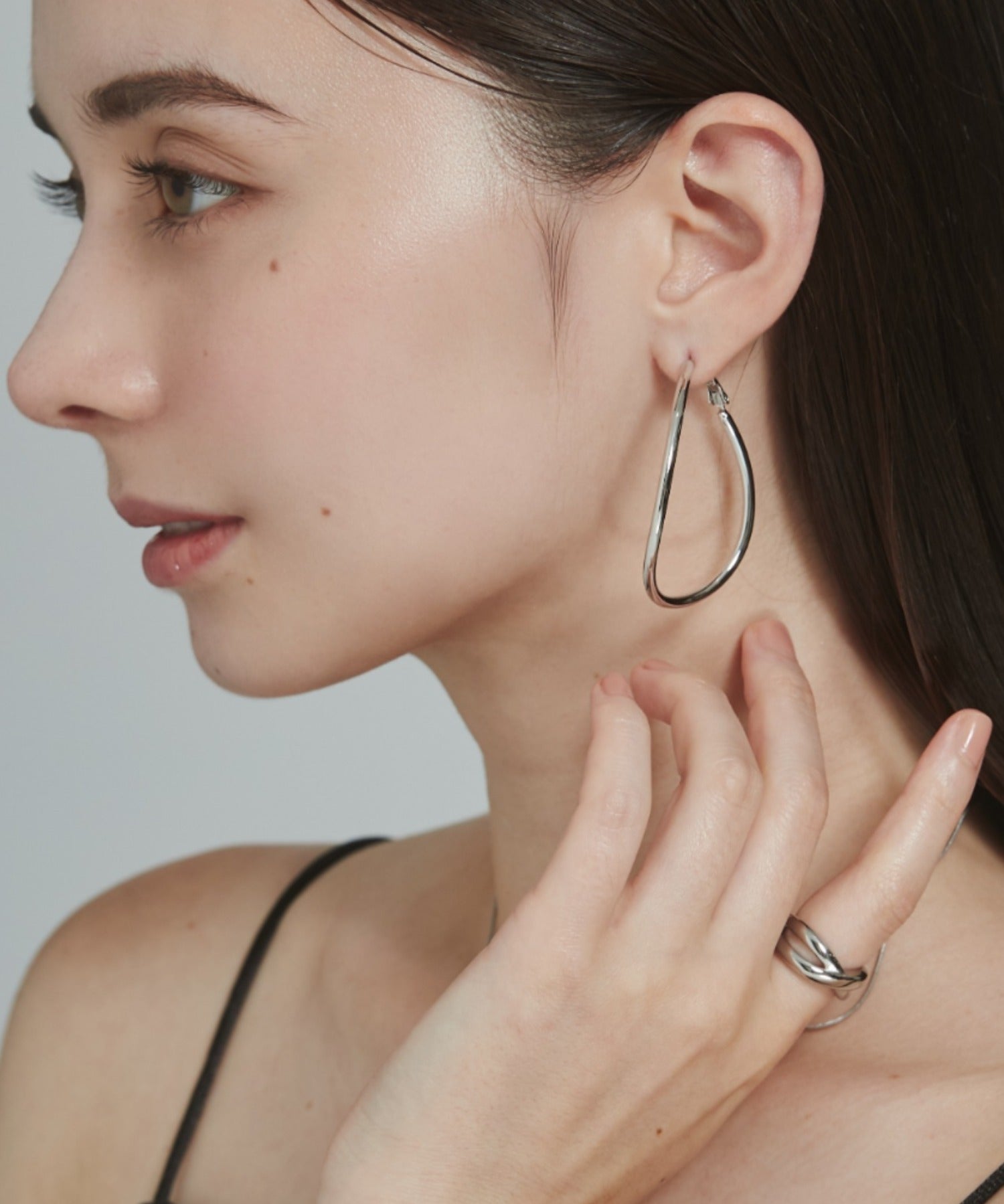 ciite' シーテ ピアス（両耳用） 大ぶり立体オーバルフープピアス (両耳用)