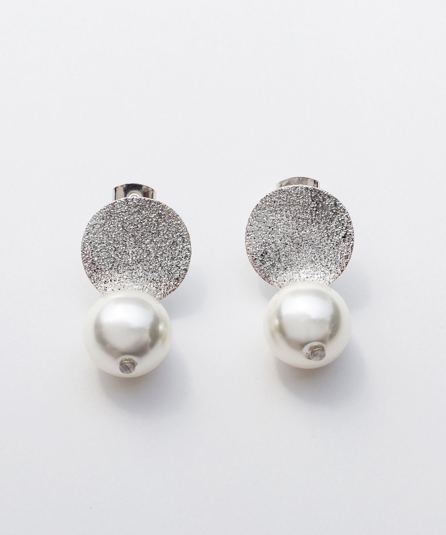 ciite' シーテ ピアス（両耳用） 梨地プレート × パールピアス (両耳用)