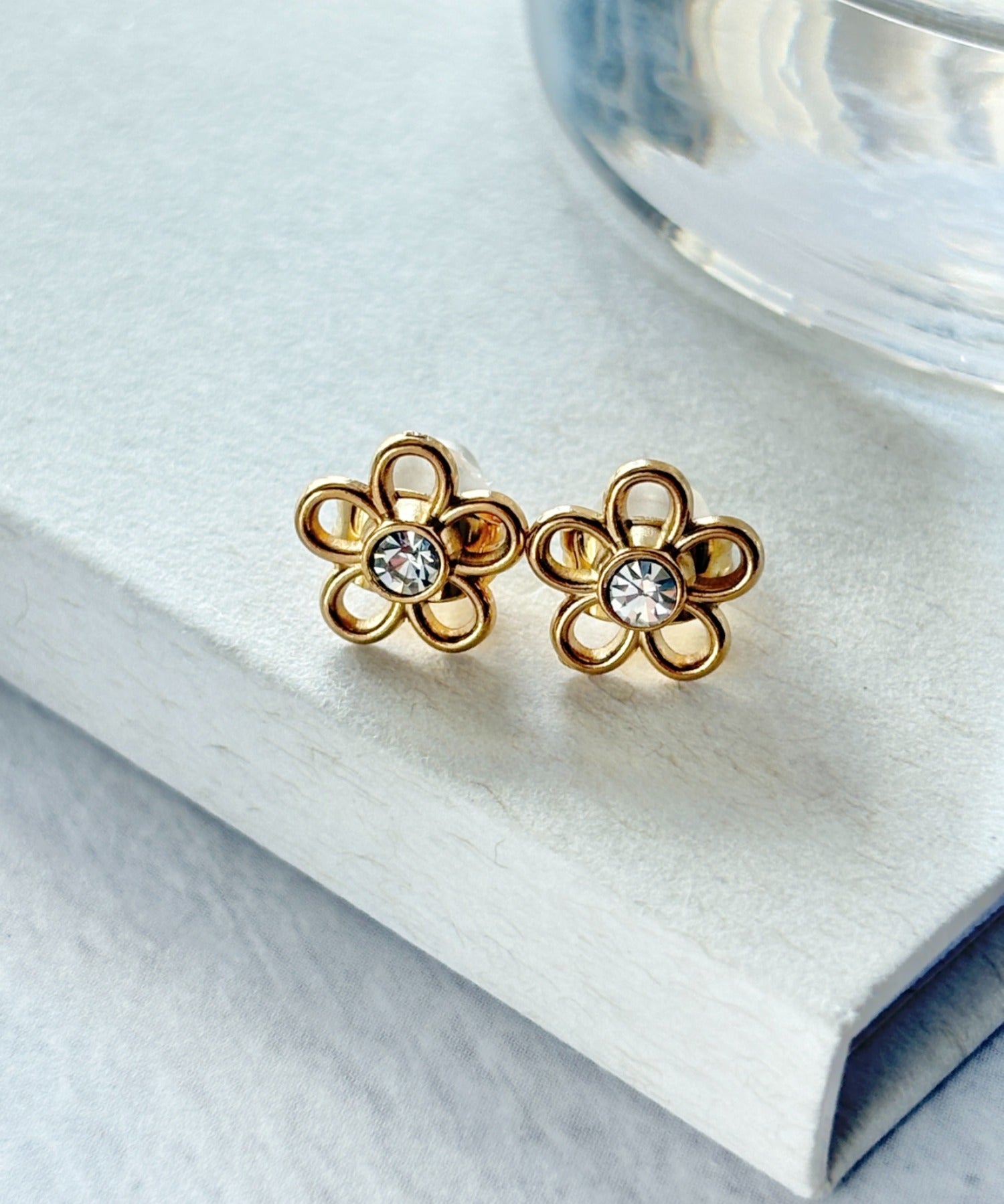 ciite' シーテ ピアス（両耳用） 【 金属アレルギー対応 】ミニフラワービジューピアス サージカルステンレス（両耳用） ゴールド FREE