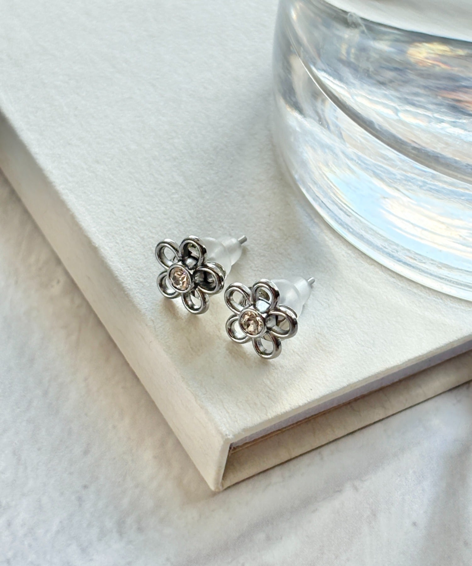 ciite' シーテ ピアス（両耳用） 【 金属アレルギー対応 】ミニフラワービジューピアス サージカルステンレス（両耳用）