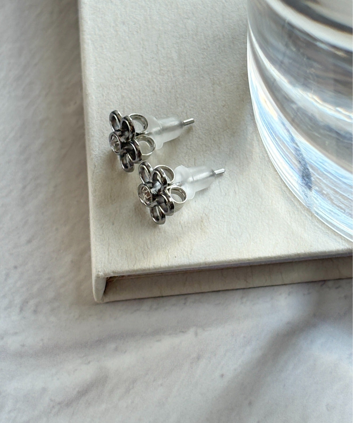 ciite' シーテ ピアス（両耳用） 【 金属アレルギー対応 】ミニフラワービジューピアス サージカルステンレス（両耳用）