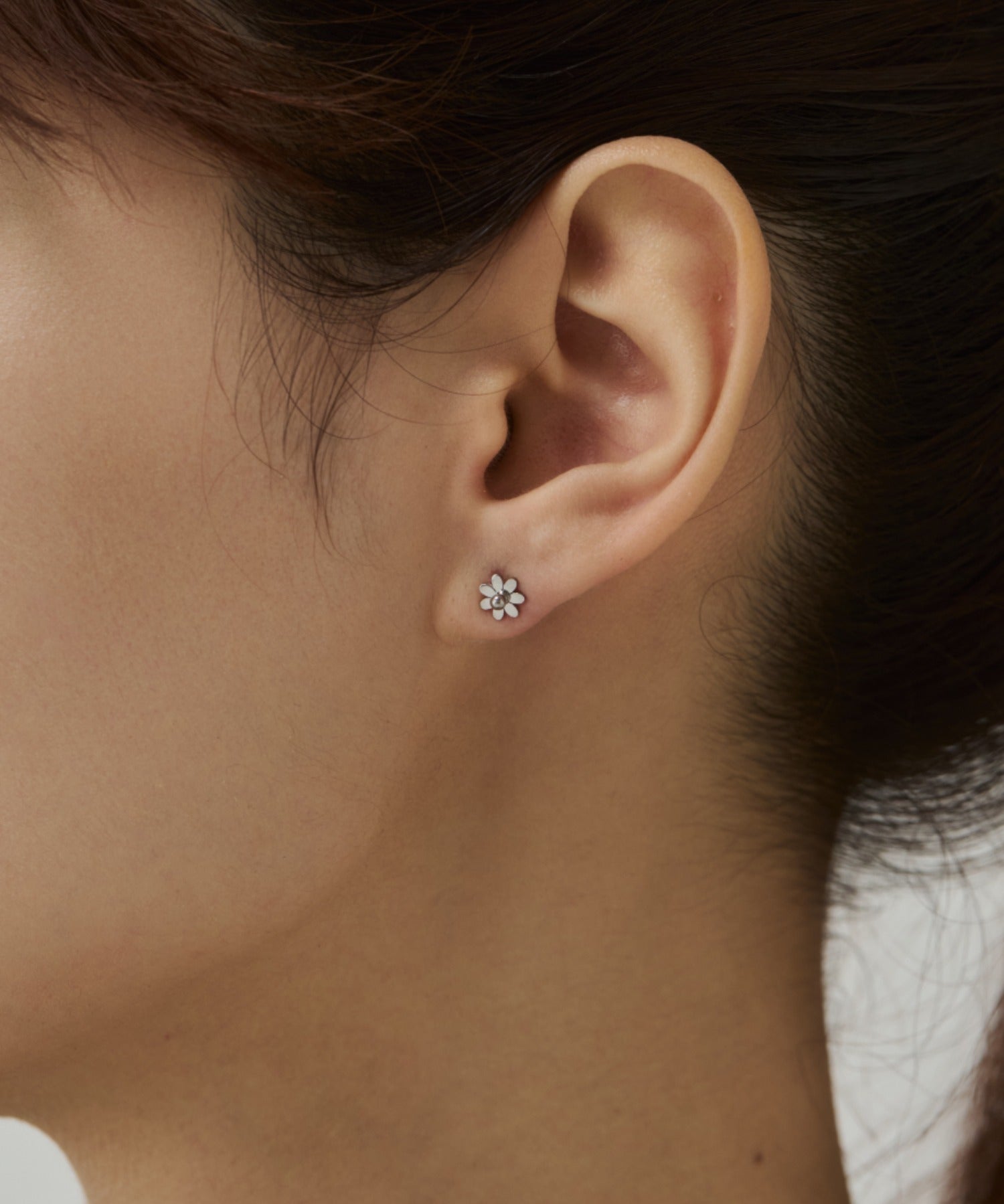 ciite' シーテ ピアス（両耳用） 【 金属アレルギー対応 】デイジーフラワー ミニピアス サージカルステンレス（両耳用）