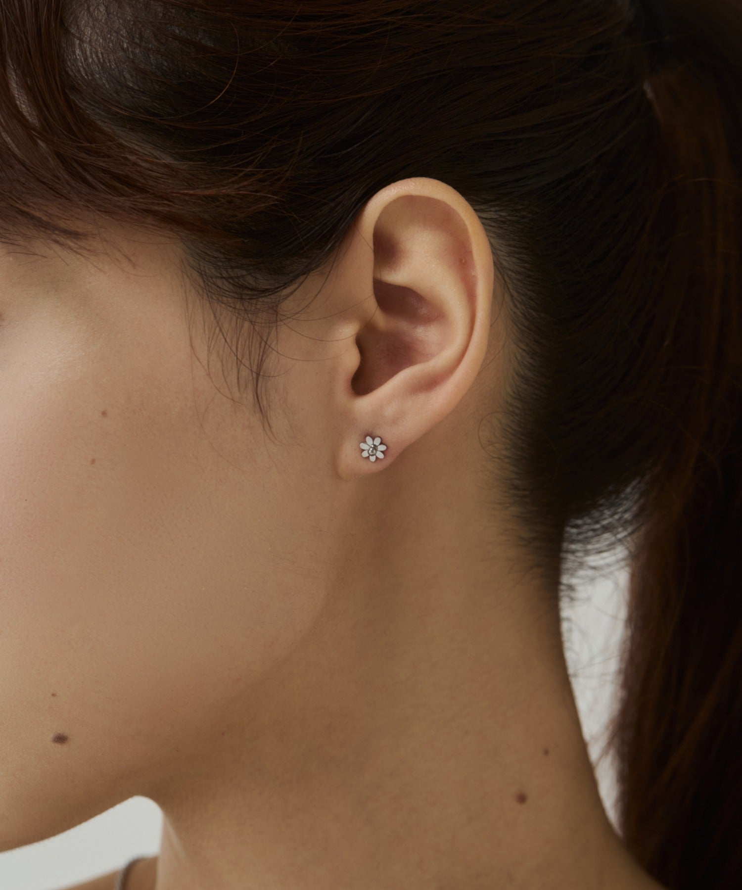 ciite' シーテ ピアス（両耳用） 【 金属アレルギー対応 】デイジーフラワー ミニピアス サージカルステンレス（両耳用）