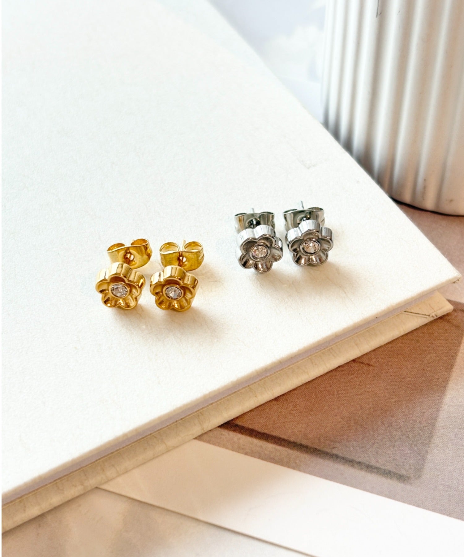 ciite' シーテ ピアス（両耳用） 【 金属アレルギー対応 】フラワービジュー ミニピアス サージカルステンレス（両耳用）