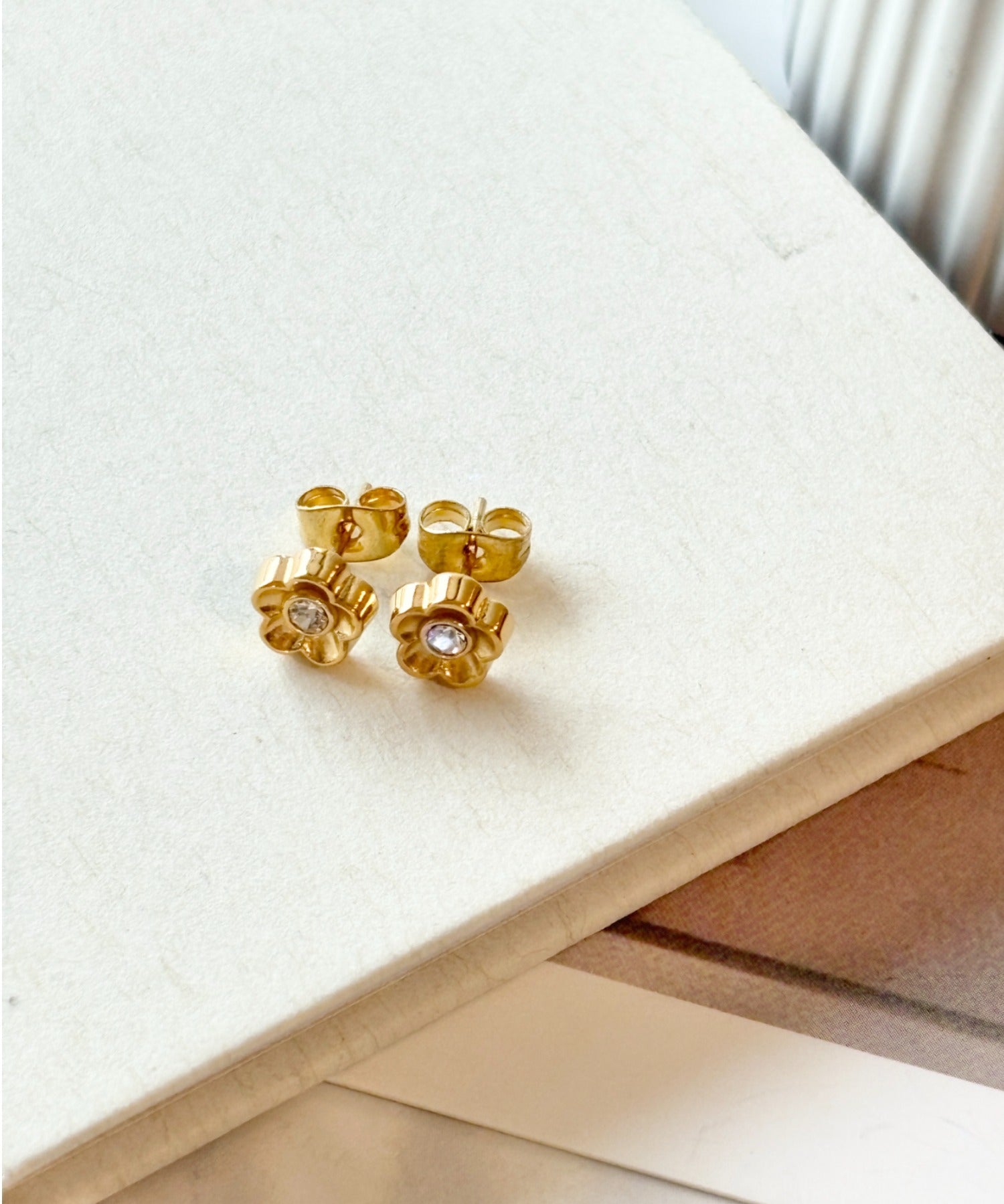 ciite' シーテ ピアス（両耳用） 【 金属アレルギー対応 】フラワービジュー ミニピアス サージカルステンレス（両耳用）