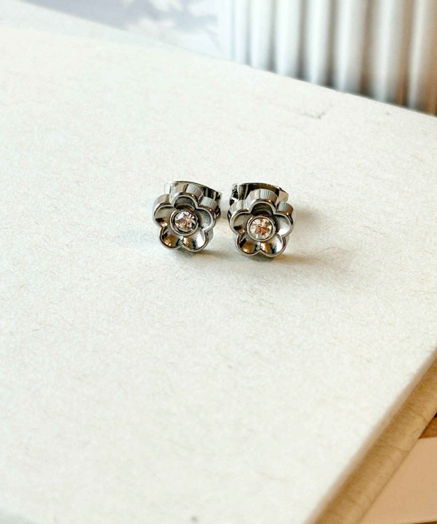 ciite' シーテ ピアス（両耳用） 【 金属アレルギー対応 】フラワービジュー ミニピアス サージカルステンレス（両耳用）