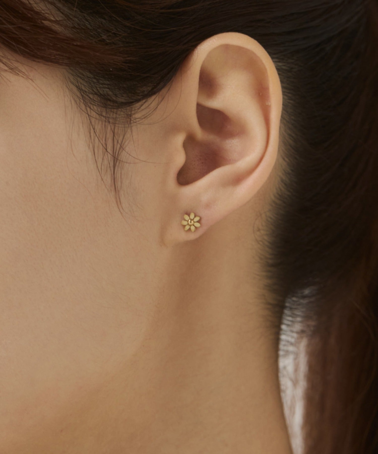 ciite' シーテ ピアス（両耳用） 【 金属アレルギー対応 】デイジーフラワー ミニピアス サージカルステンレス（両耳用） ゴールド FREE